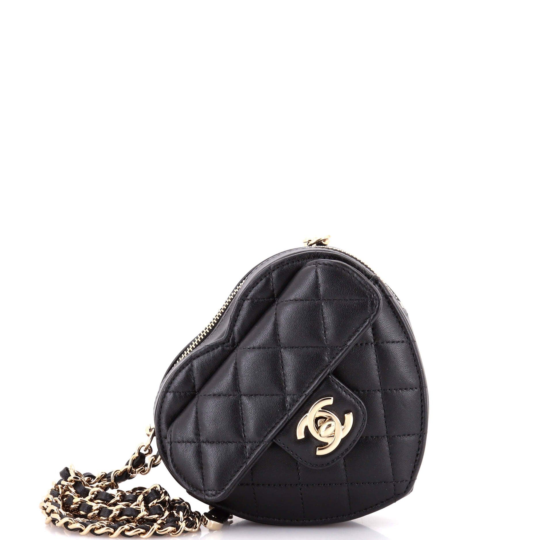 Chanel CC in Love Heart Clutch with Chain Size ONE SIZE - 1 Thumbnail