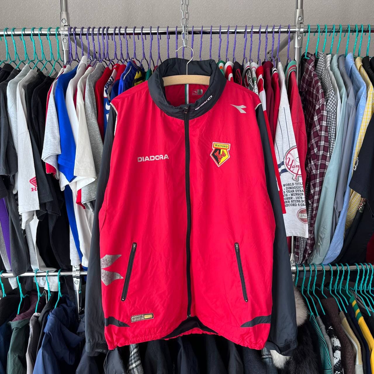Vintage Diadora Fc Watford 2007/2008 Training Windbreaker Jacket Size US XL / EU 56 / 4 - 2 Thumbnail