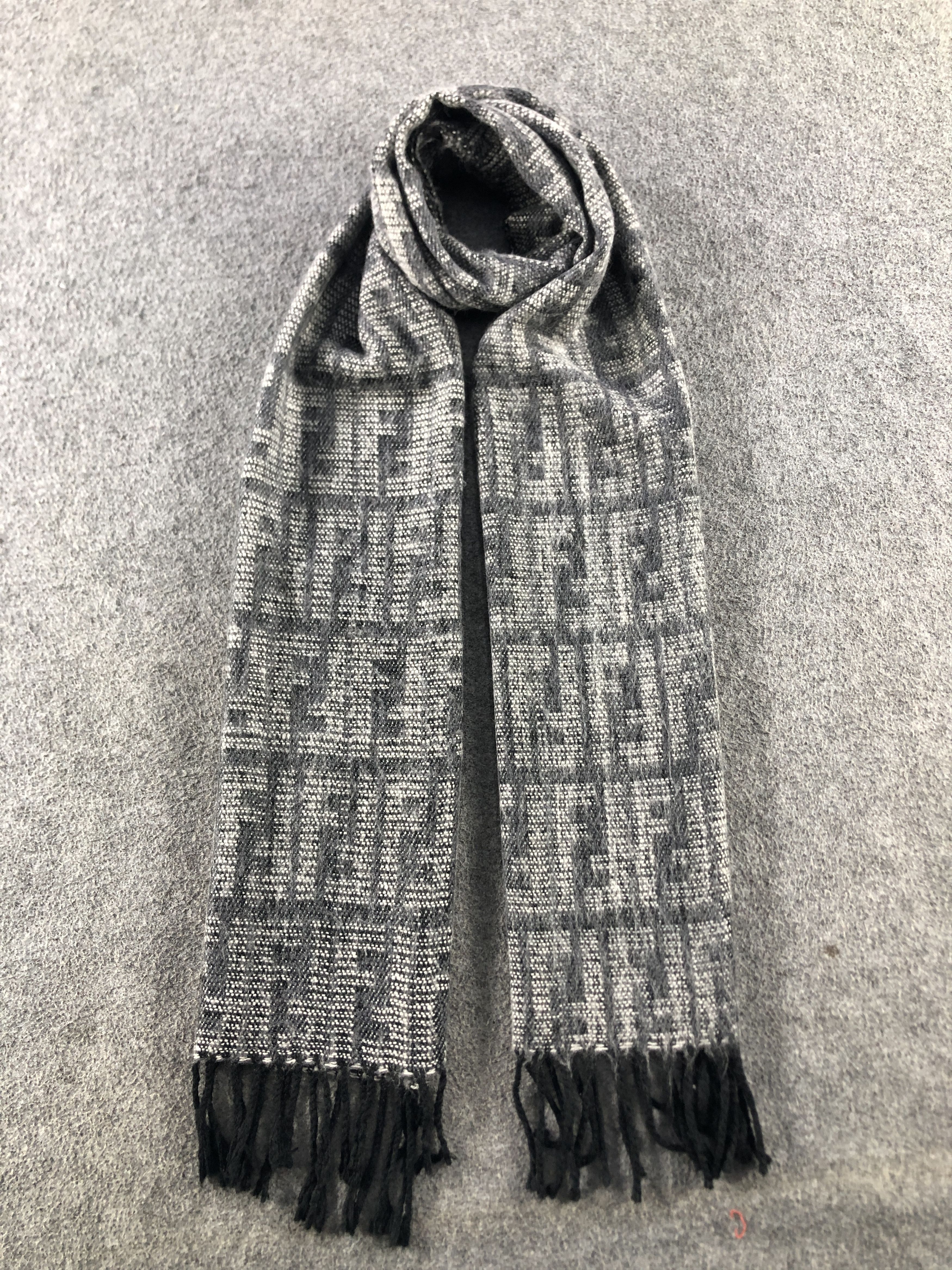 Fendi Fendi Scarf / Muffler / Neckwear P896 Size ONE SIZE - 1 Thumbnail