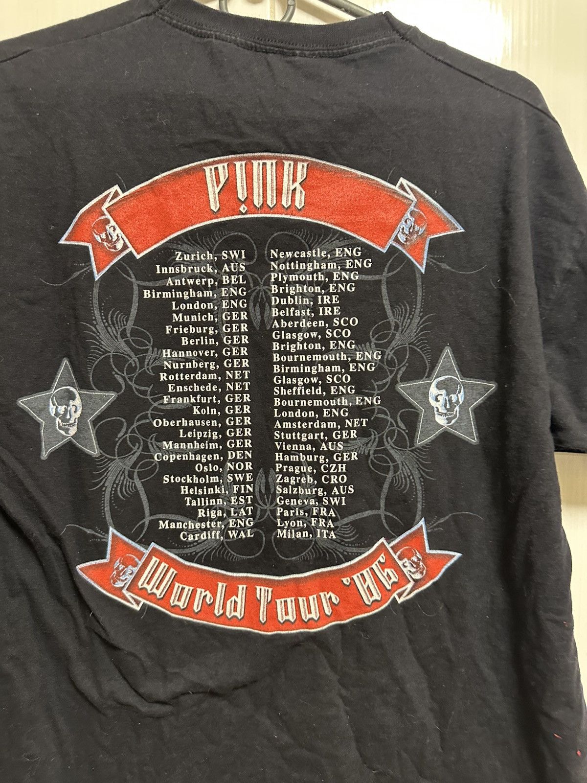 Band Tees × Pink × Vintage Vintage Pink world tour 2006 shirt size M Size US M / EU 48-50 / 2 - 6 Thumbnail