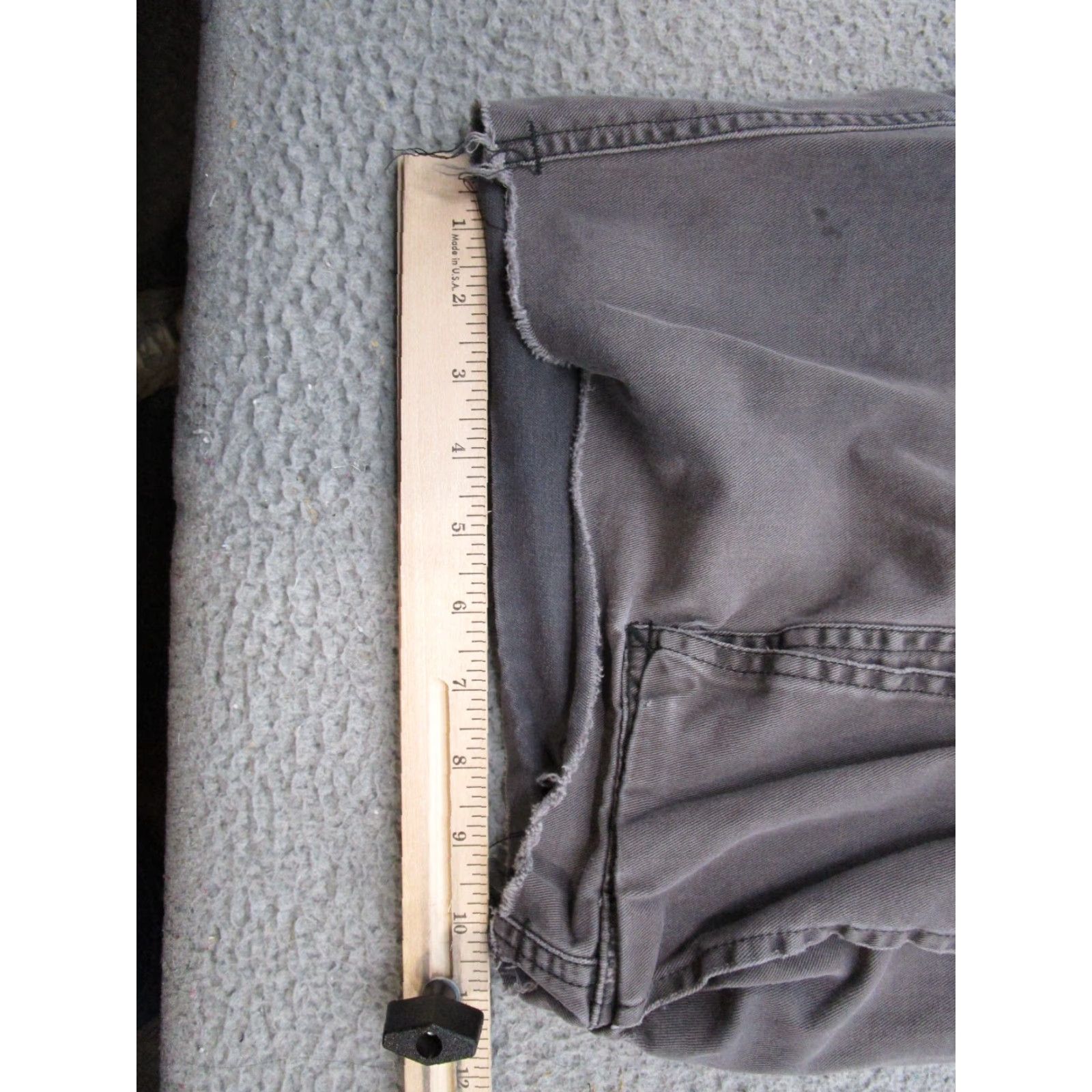 American Eagle Outfitters American Eagle Outfitters Cargo Shorts Mens 34 Beige Flat Front Casual Cotton Blend Cotton Gray Solid Pockets Belt Loops Classic 90s? No Size US 32 / EU 48 - 7 Thumbnail