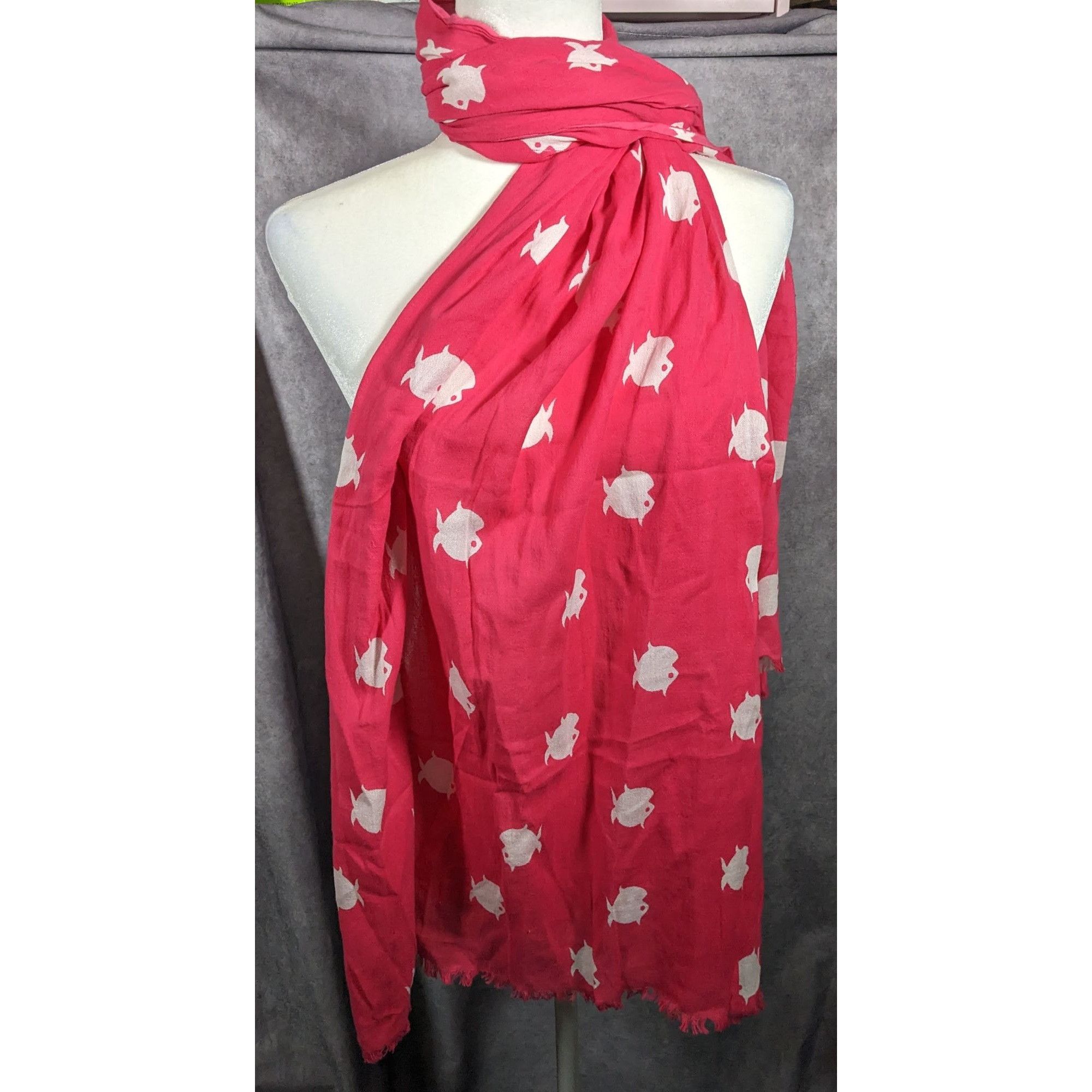Banana Republic Banana Republic White And Pink Fish Scarf Size ONE SIZE - 7 Thumbnail