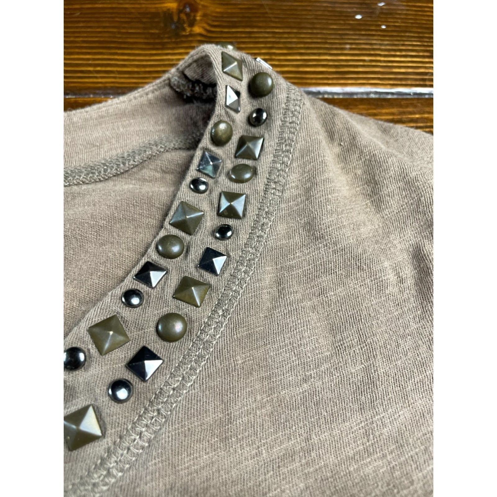 American Eagle Outfitters American Eagle Outfitters Shirt Womens Medium Brown Metal Detail Size M / US 6-8 / IT 42-44 - 4 Thumbnail