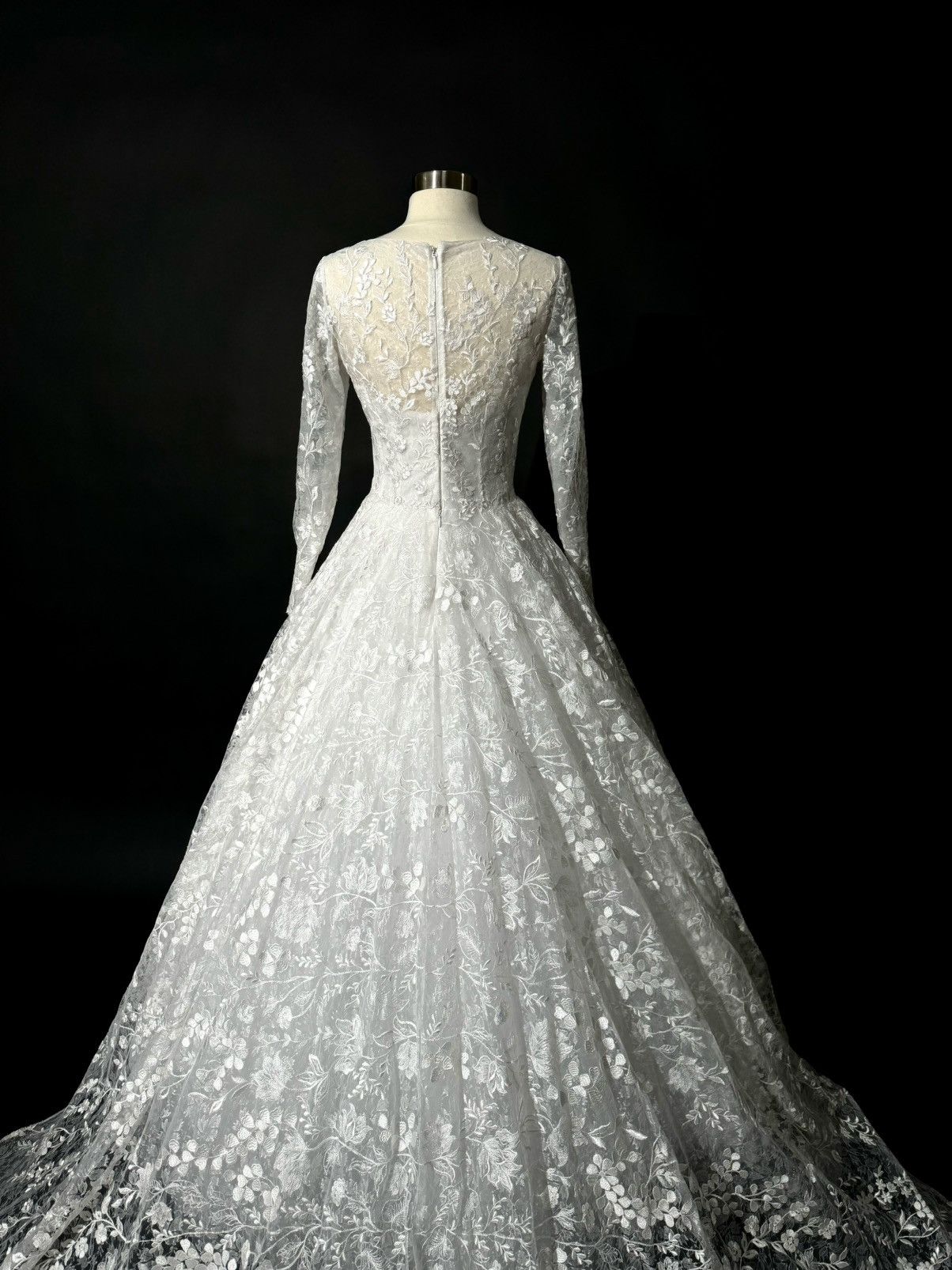 Other Preloved US 8 Embroidery Lace Anna Augusta Wedding Dress Size M / US 6-8 / IT 42-44 - 9 Thumbnail