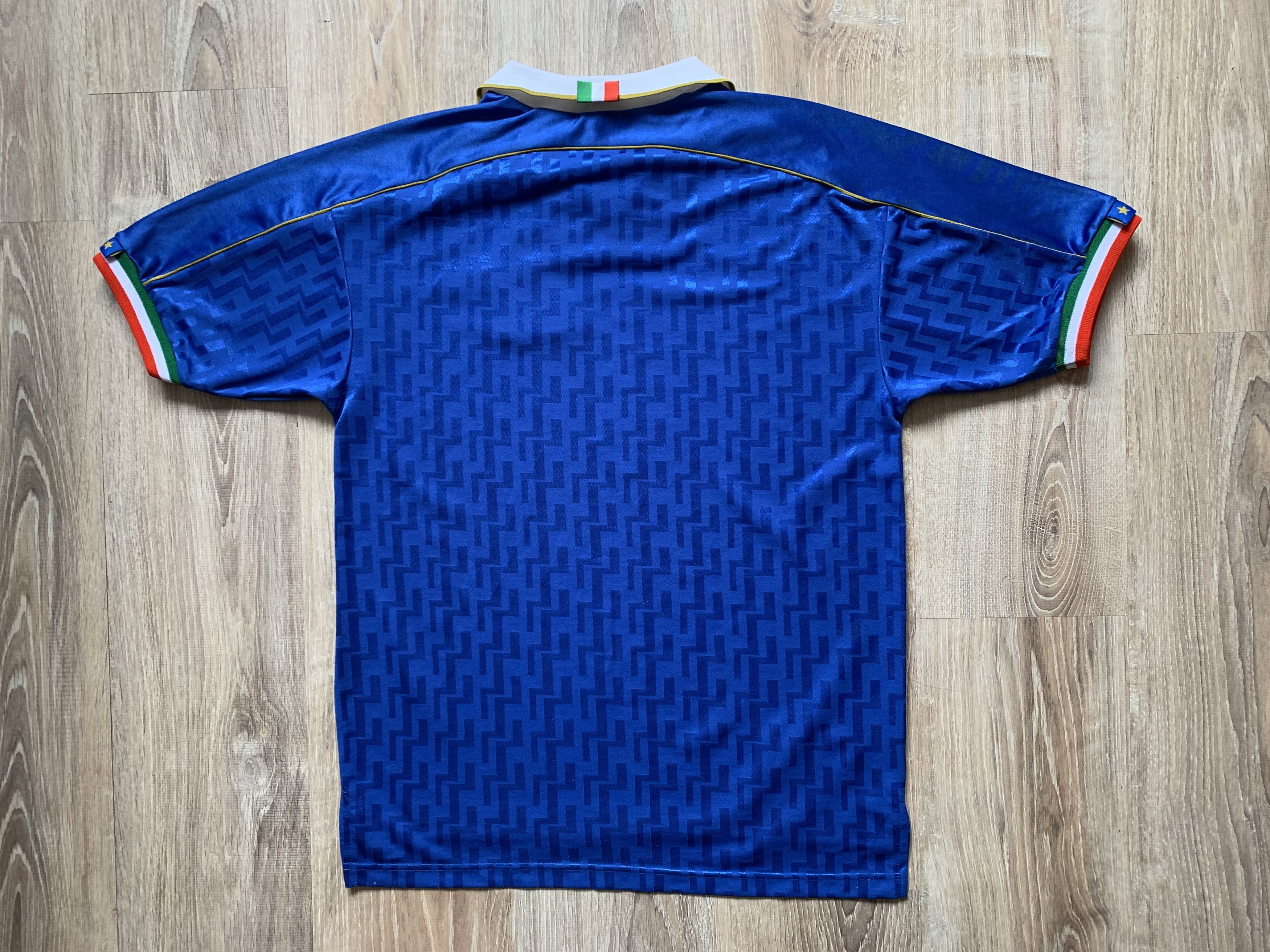 Nike × Vintage Vintage Nike Italy Home Football Shirt 1994-1996 Size US M / EU 48-50 / 2 - 2 Thumbnail