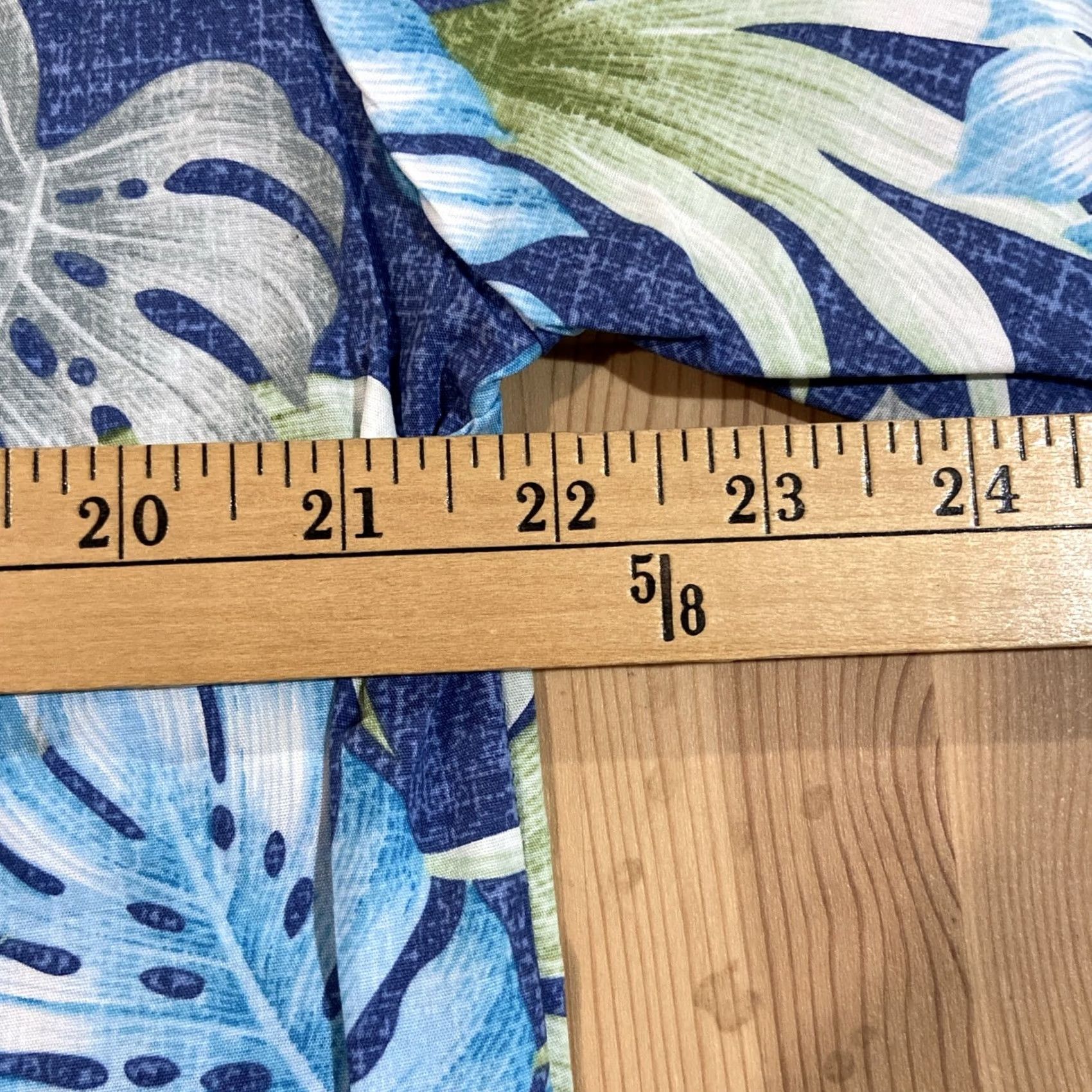 Hilo Hattie Hilo Hattie x Trader Joes Collab Hawaiian Camp Shirt M Blue Monstera Pattern Men Short Sleeve Button-Up Hawaiian 90s? Size US M / EU 48-50 / 2 - 5 Thumbnail