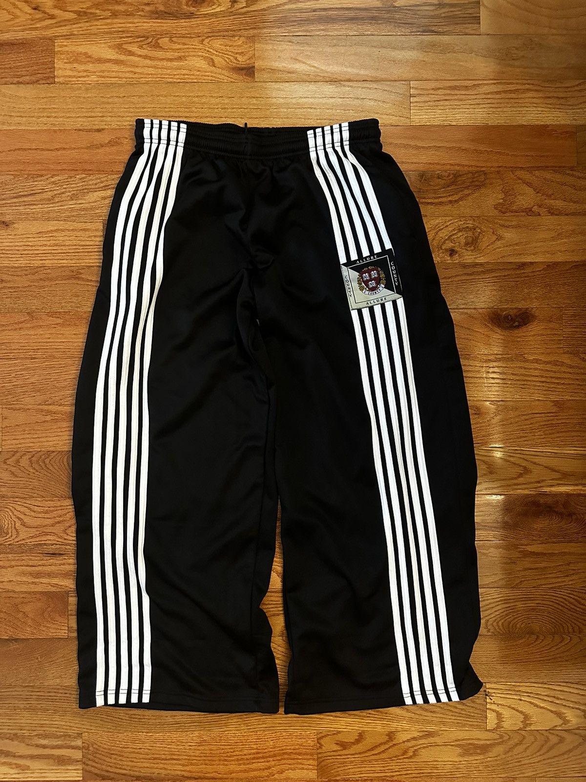 Crest” Trackpants Will Be Live for Preorder on Nov.18 !｜スラックス