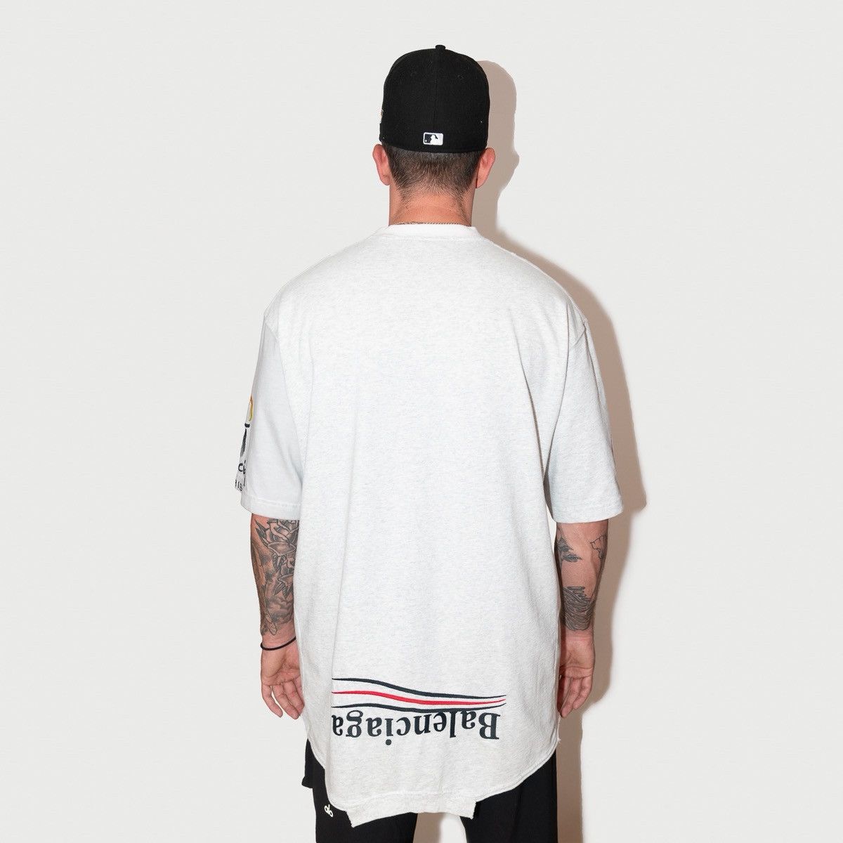 Balenciaga Balenciaga upside down T-Shirt Size US XL / EU 56 / 4 - 2 Thumbnail