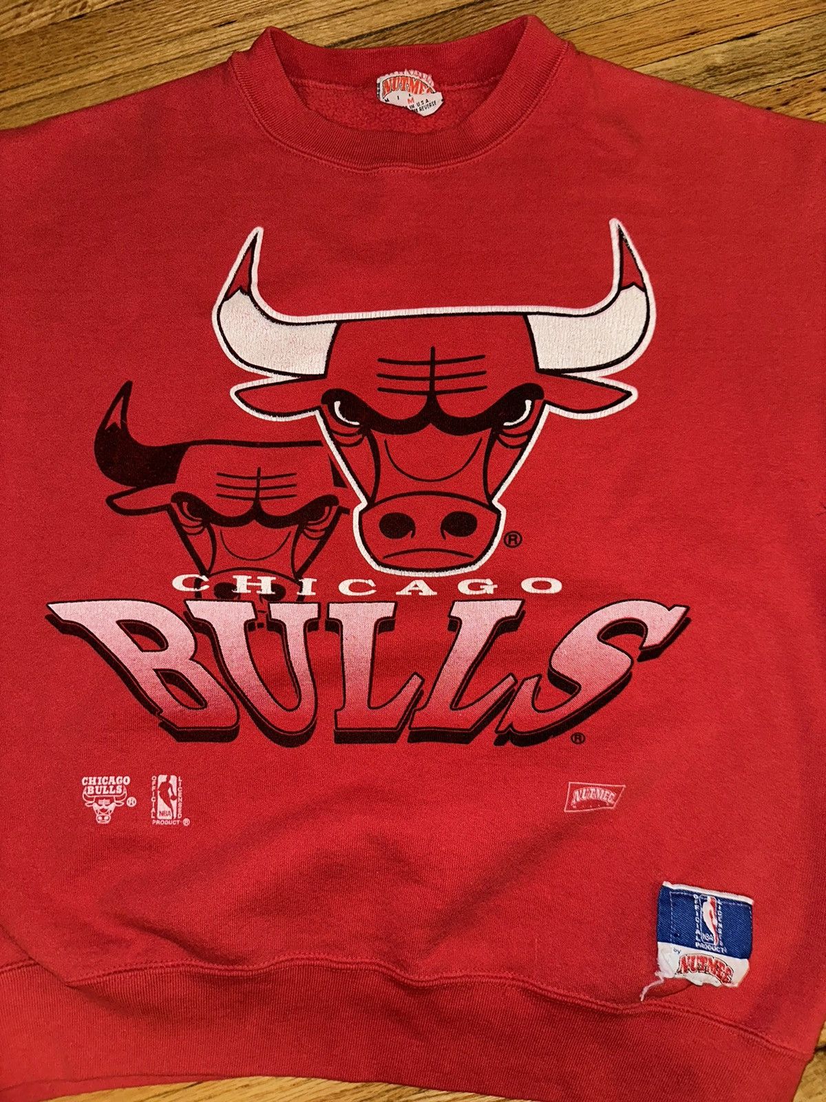 NBA × Nutmeg × Vintage Vintage 90’s Chicago Bulls Nutmeg Mills NBA Sweatshirt Size US M / EU 48-50 / 2 - 3 Thumbnail