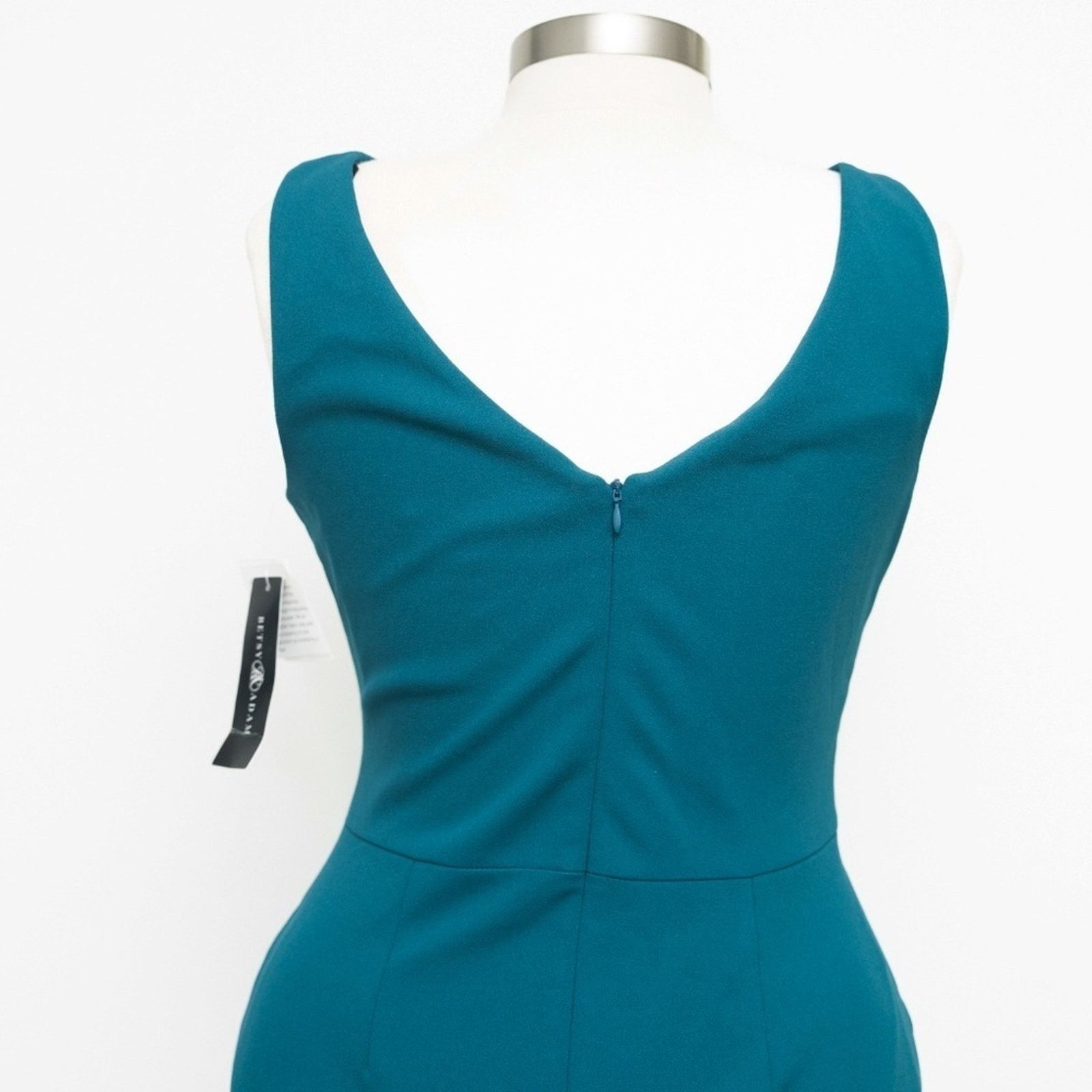 Designer Betsy & Adam. Christine Scuba Crepe Ruffled Bow Gown. Size XL / US 12-14 / IT 48-50 - 11 Thumbnail