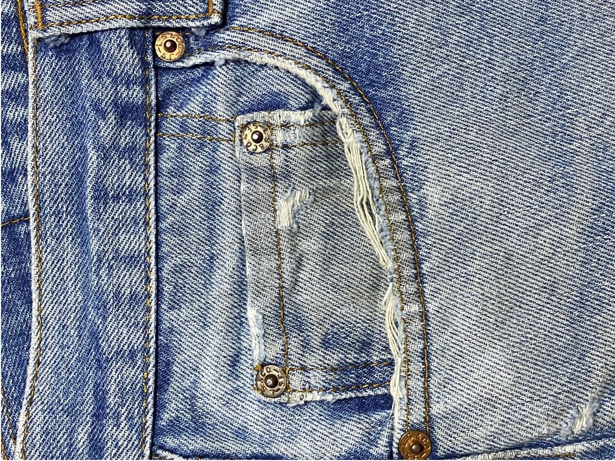Levi's Vintage Levis 501 80s ButtonFly Distressed Loose Jeans Size US 32 / EU 48 - 11 Thumbnail