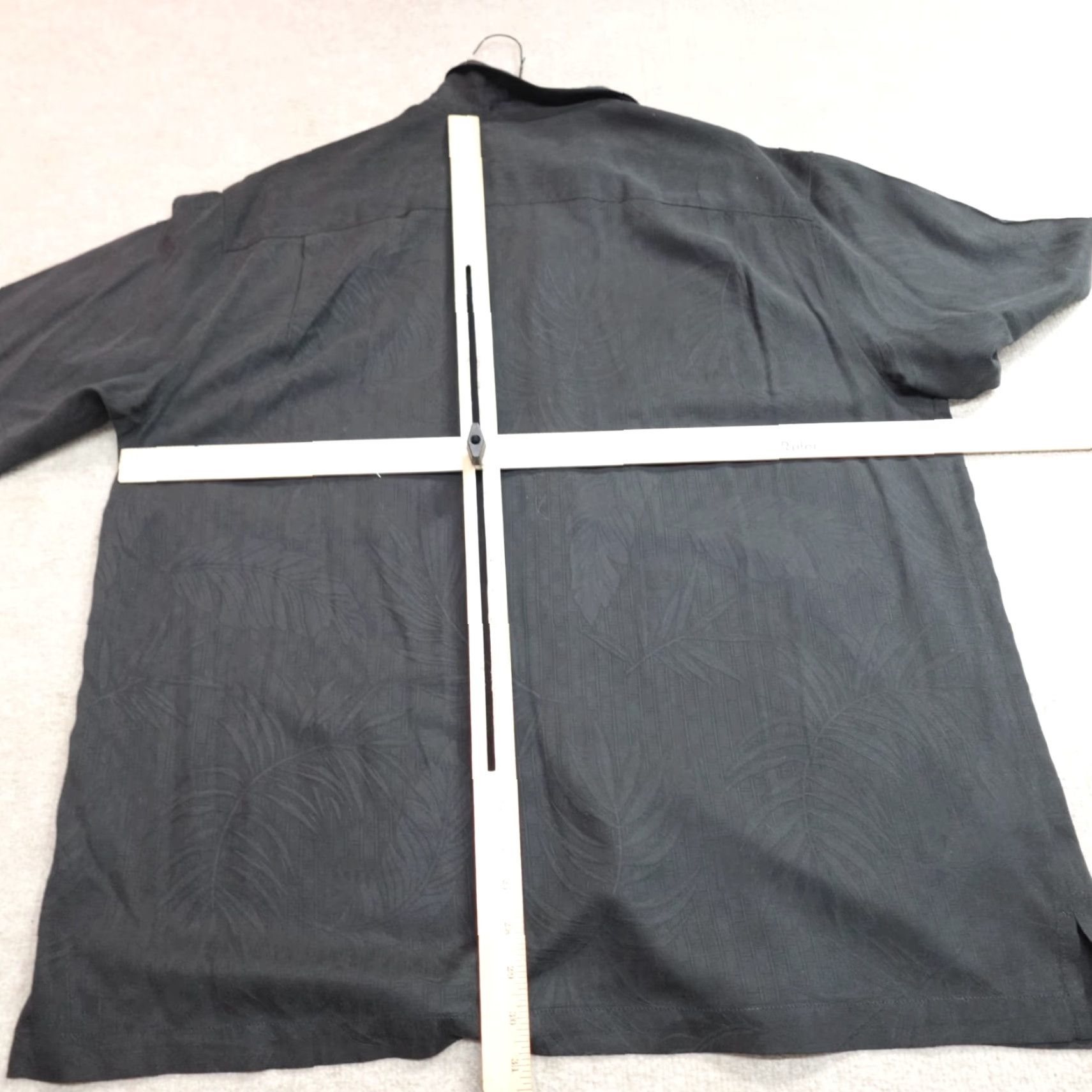 Tommy Bahama Tommy Bahama Shirt XL Black Solid Floral Jacquard Silk Loop Collar Shirt Men Regular Short Sleeve Button-Up 100% Silk Jacket? Size US XL / EU 56 / 4 - 6 Thumbnail