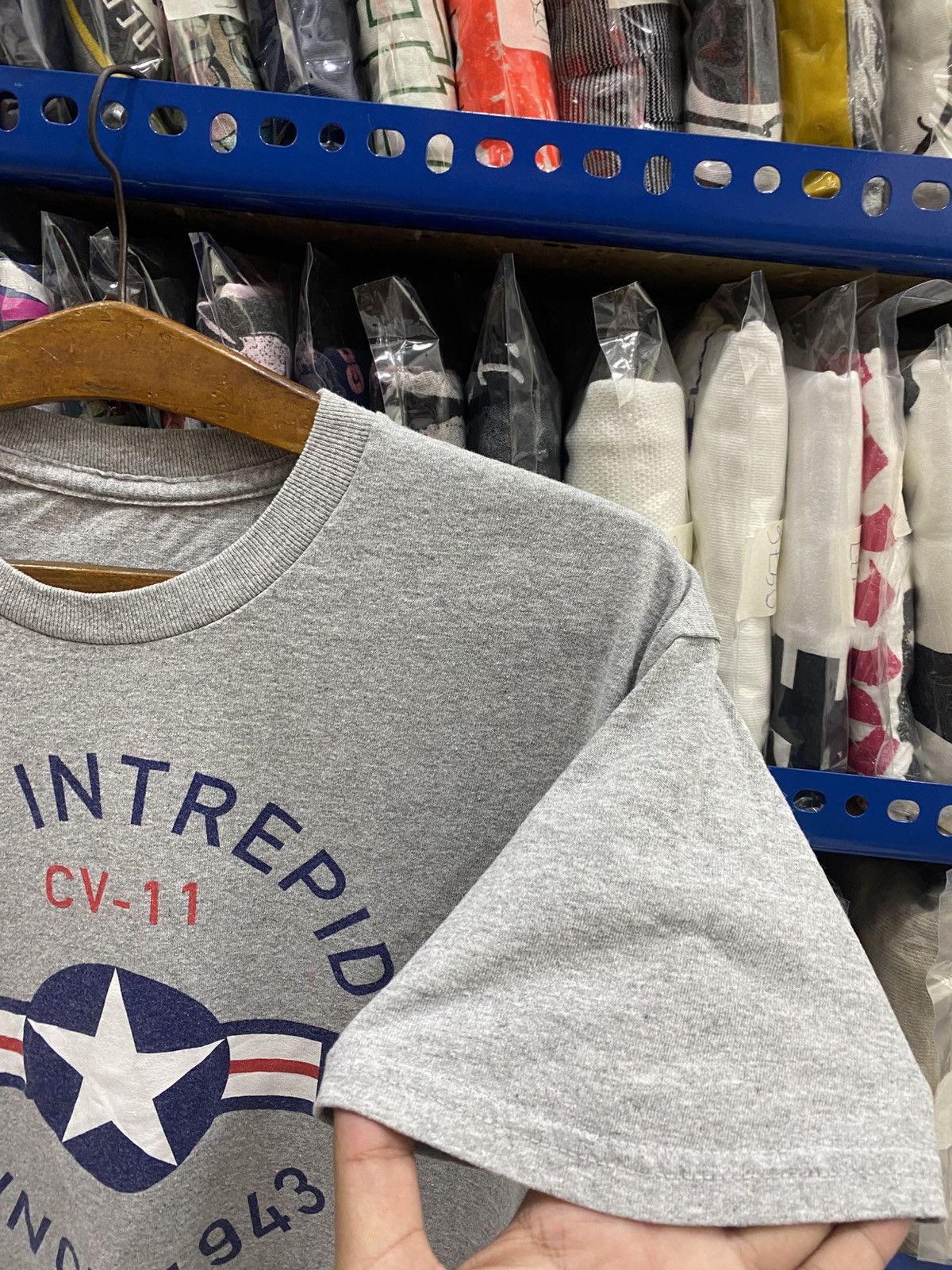 Avirex USS INTREPID SINCE 1943 TSHIRT Size US M / EU 48-50 / 2 - 5 Thumbnail