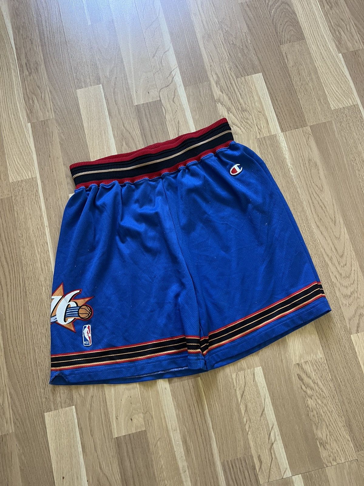 Champion VTG 90's Philadelphia sixers 76ers NBA champion rare shorts Size US 32 / EU 48 - 3 Thumbnail