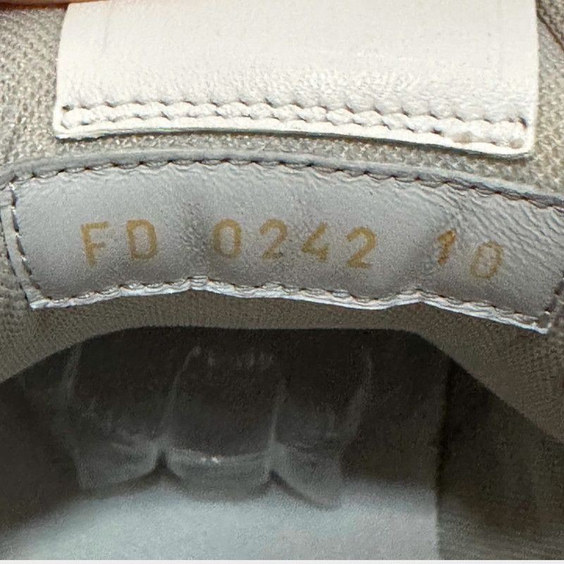 Louis Vuitton Louis Vuitton Trainer Low Top Sneakers in White - Size US 10.5 / EU 43-44 - 2 Thumbnail