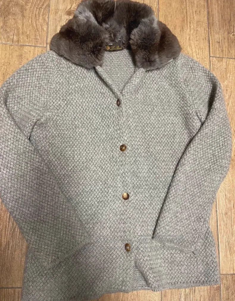 Loro Piana Loro Piana Pure cashmere sweater, removable fur decoration Size M / US 6-8 / IT 42-44 - 1 Thumbnail