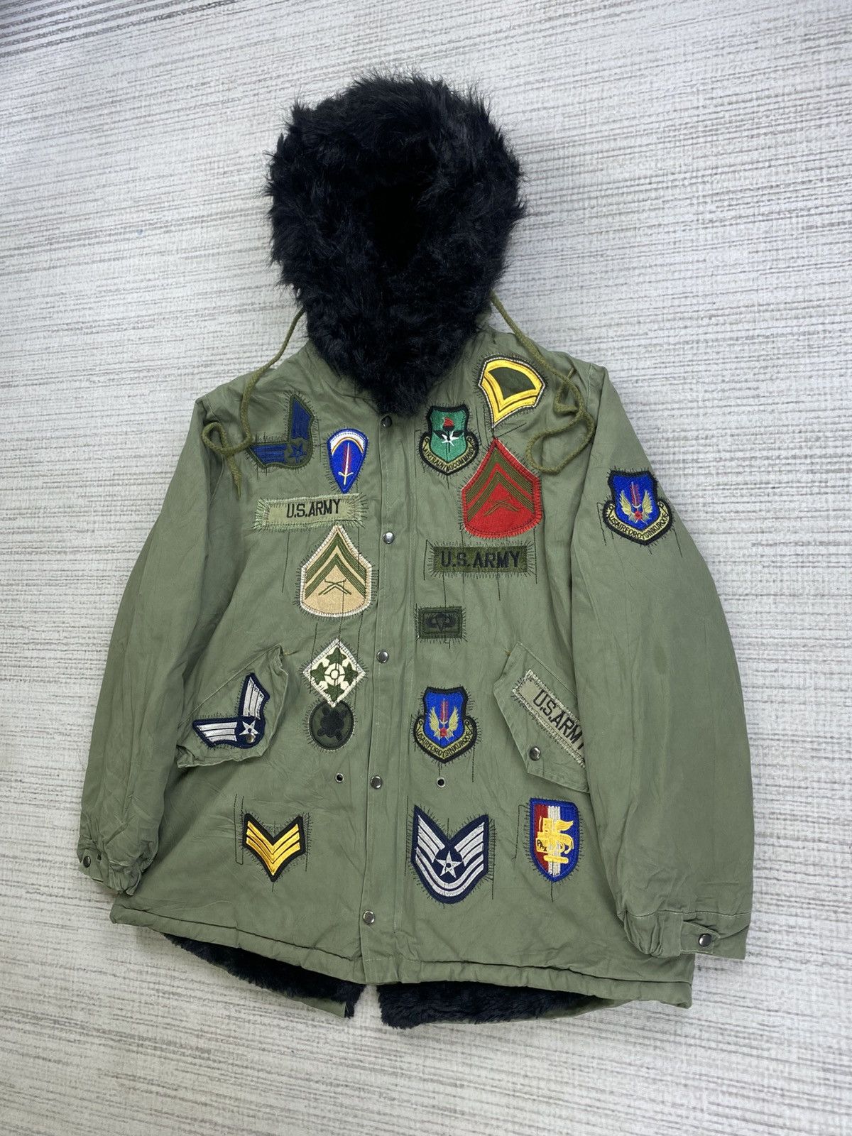 Vintage Vintage US Army Military Patch Faux Fur Hoodie Jacket Size US L / EU 52-54 / 3 - 5 Thumbnail