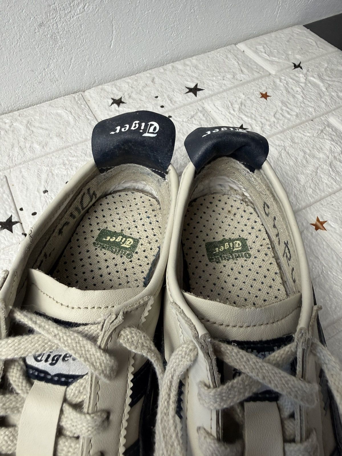 Onitsuka Tiger Onitsuka Tiger MEXICO 66 US7.5 UK6.5 EUR40.5 Casual Size US 7.5 / EU 40-41 - 12 Thumbnail