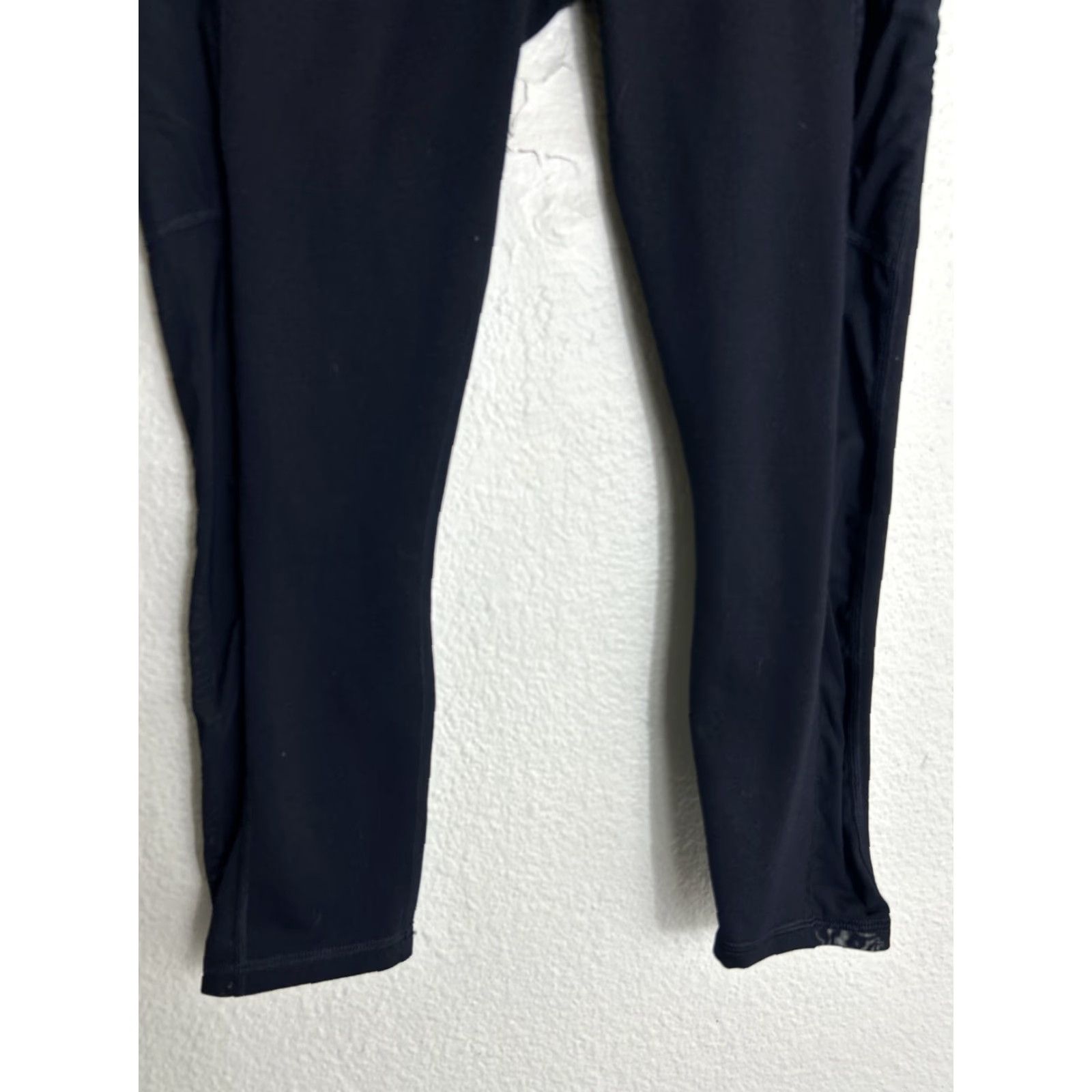 Fabletics Fabletics Powerhold Leggings Capri Black 26x22 Women's Size 26" / US 2 / IT 38 - 2 Thumbnail