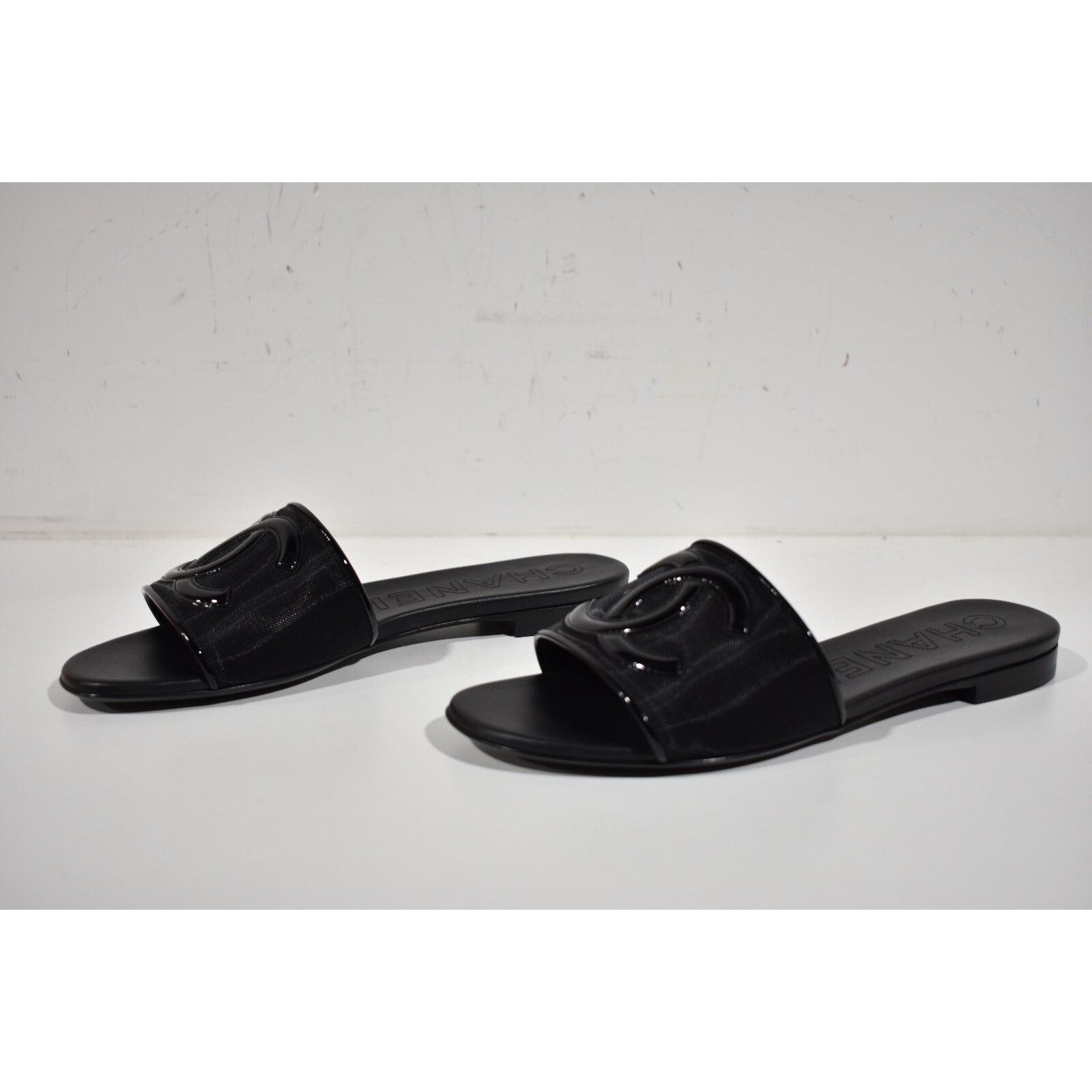 Chanel Chanel 23P Black Mesh Patent Leather CC Logo Slide Sandal Size US 8 / IT 38 - 10 Thumbnail