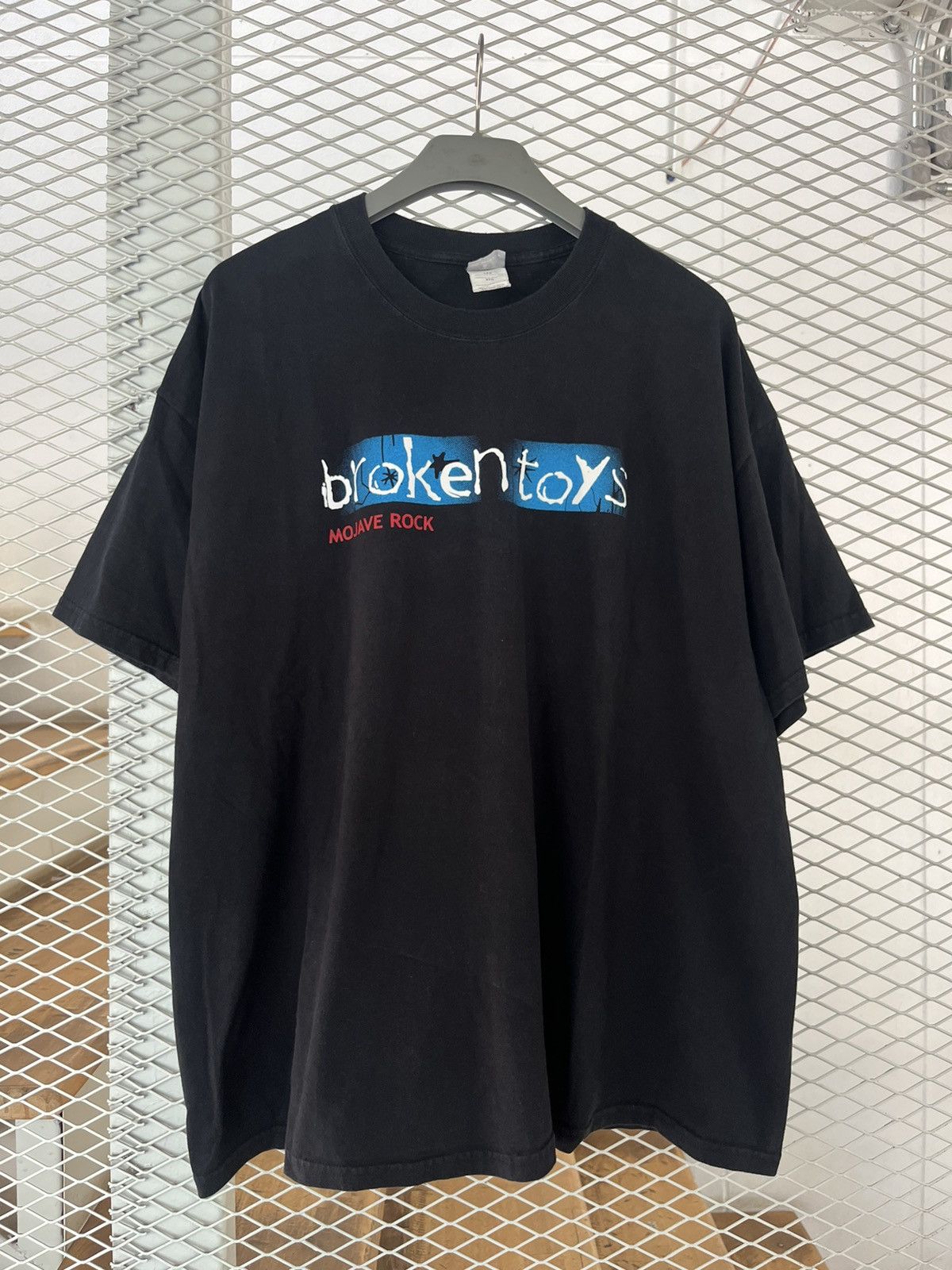 Band Tees × Vintage Vintage Broken Toys Mojave Rock 00’s Tshirt Size US XXL / EU 58 / 5 - 2 Thumbnail