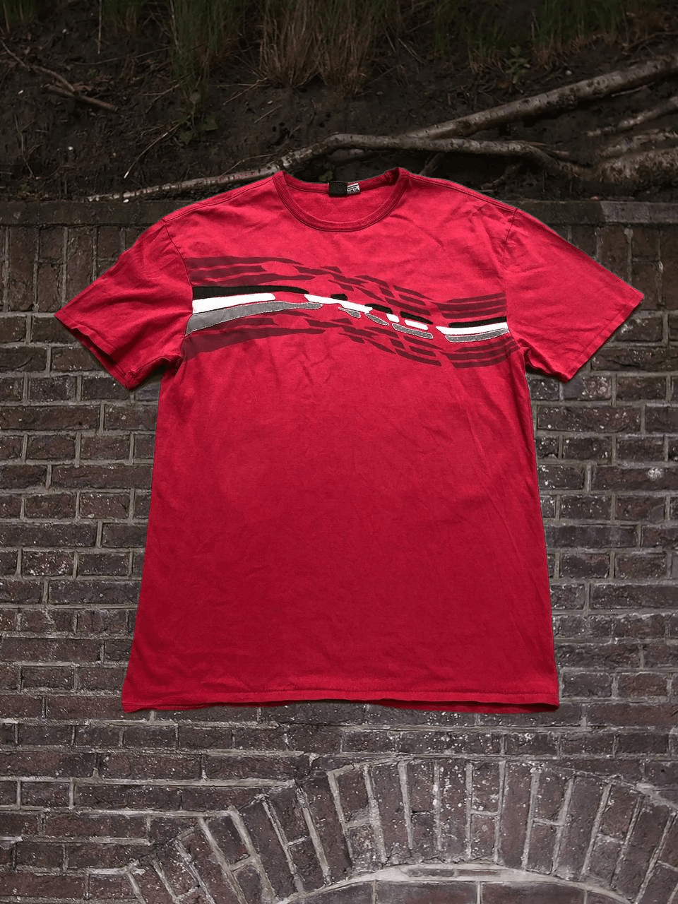 Oakley Y2K big print T-shirt Vintage Oakley red size XL Size US XL / EU 56 / 4 - 1 Thumbnail