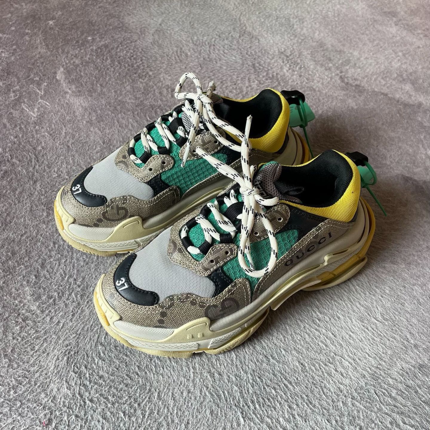 Gucci Gucci Brown Lowtop Sneakers S Women Size US 6 / IT 36 - 1 Thumbnail