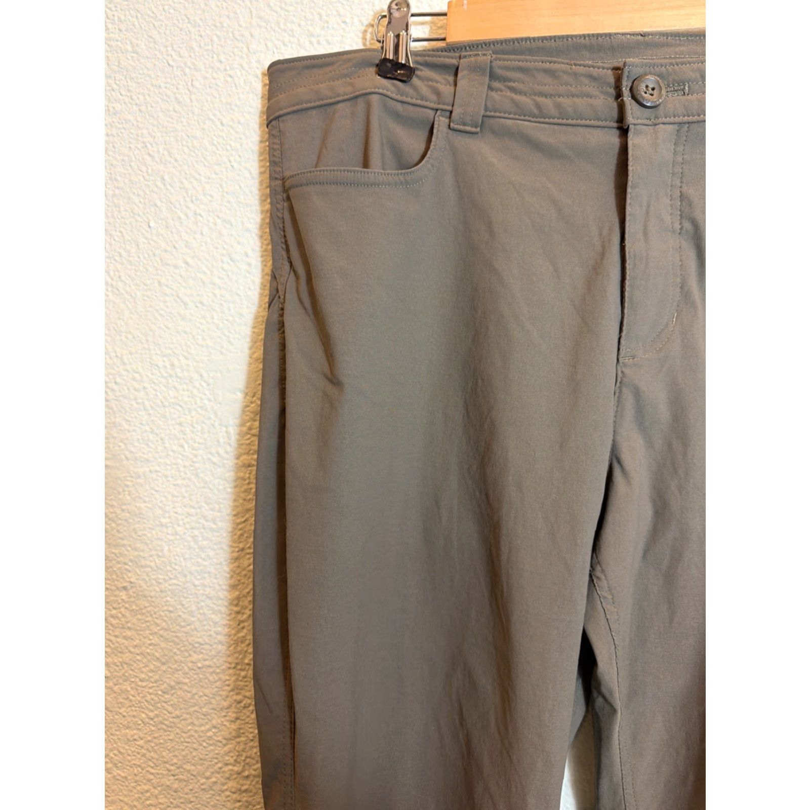 Eddie Bauer VINTAGE Eddie Bauer Women’s Cargo Pants Olive Nylon Spandex 36x31 Size 16 Womens Size 38" / US 16 / IT 52 - 6 Thumbnail