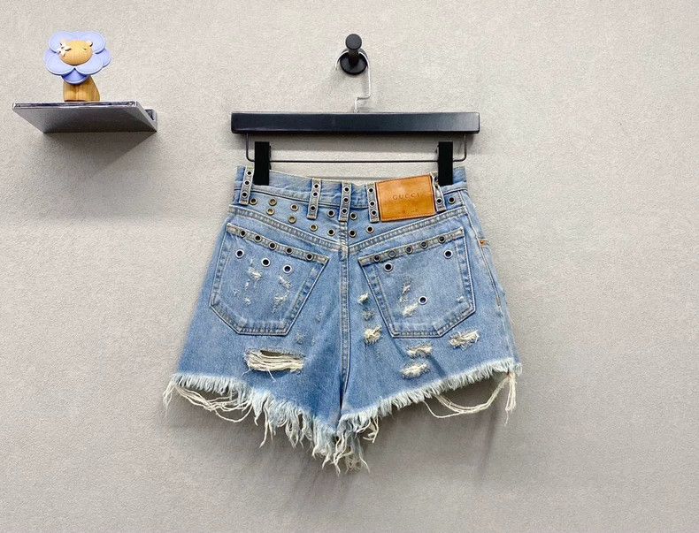 Gucci Gucci Size OS Blue roof-hole denim shorts size OS 2502-Ne Size US 28 / EU 44 - 2 Thumbnail