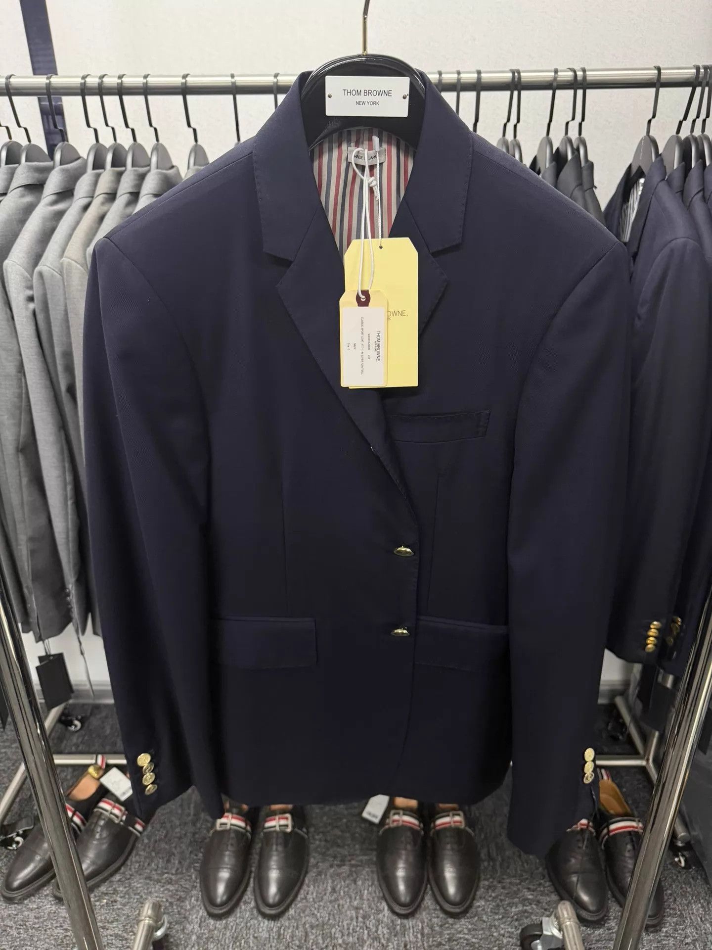 Thom Browne Thom Browne Men's Classic Navy Gold Button Suit Size US XS / EU 42 / 0 - 1 Thumbnail