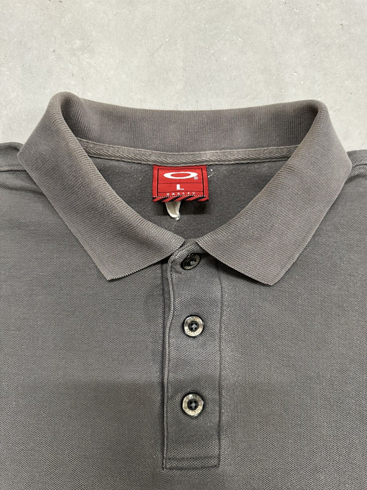 Oakley Oakley Red Tag Grey Polo Size US L / EU 52-54 / 3 - 5 Thumbnail