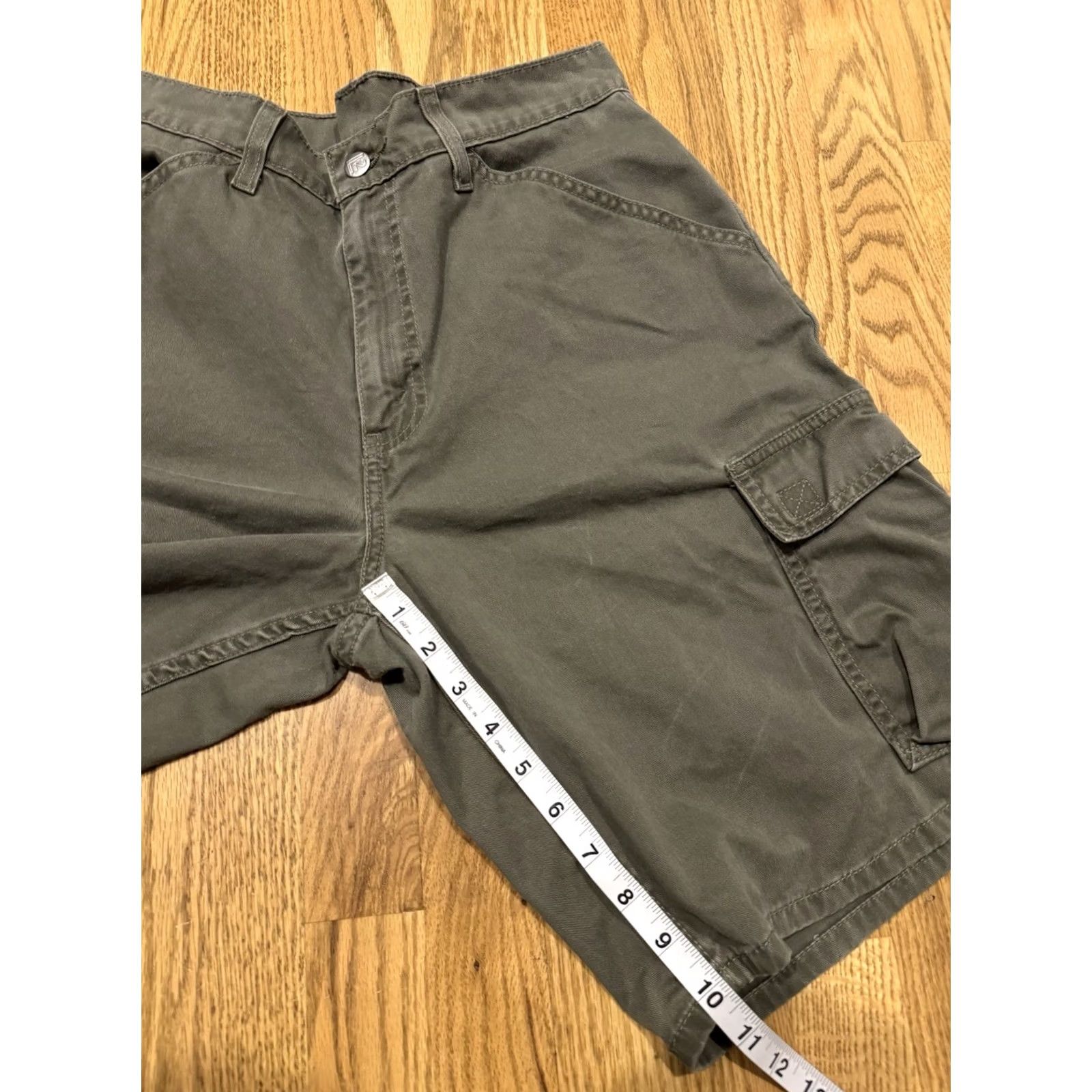 Levi's VINTAGE Levi’s Silvertab Khakis Shorts Cargo Mens 30 Green 90s Y2K Skater Vtg Size US 30 / EU 46 - 6 Thumbnail