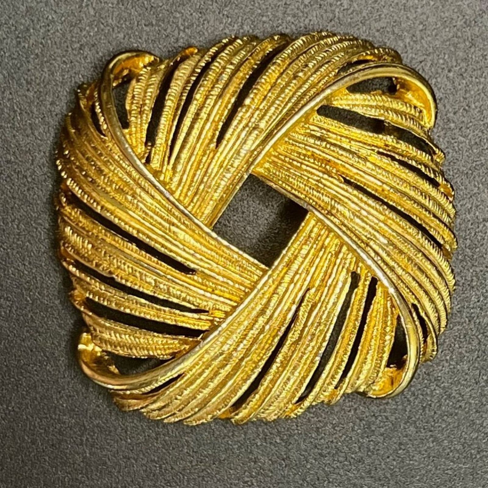 & Other Stories Raffine, Goldtone, Diamond Center Cut-out, Weave Brooch Size ONE SIZE - 1 Preview