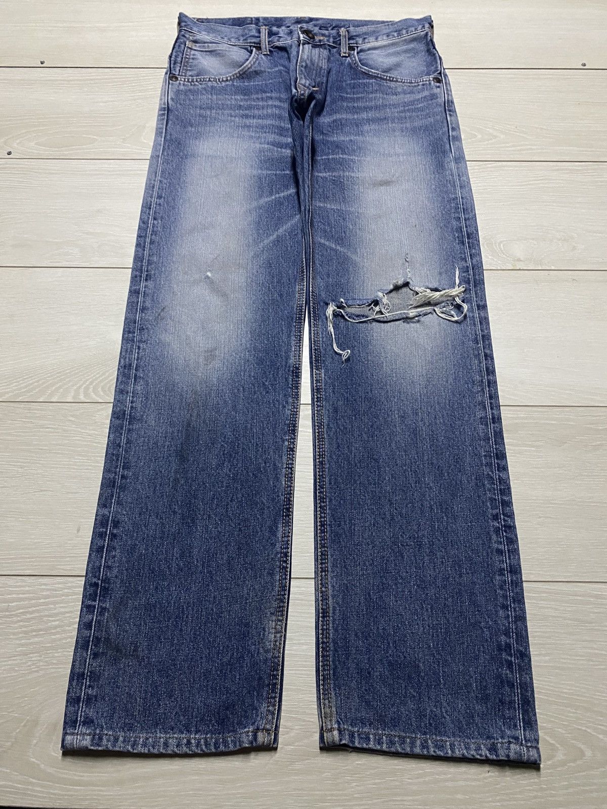 Edwin Edwin Exclusive Vintage Blue wash Distressed Loose Jeans Size US 32 / EU 48 - 1 Thumbnail