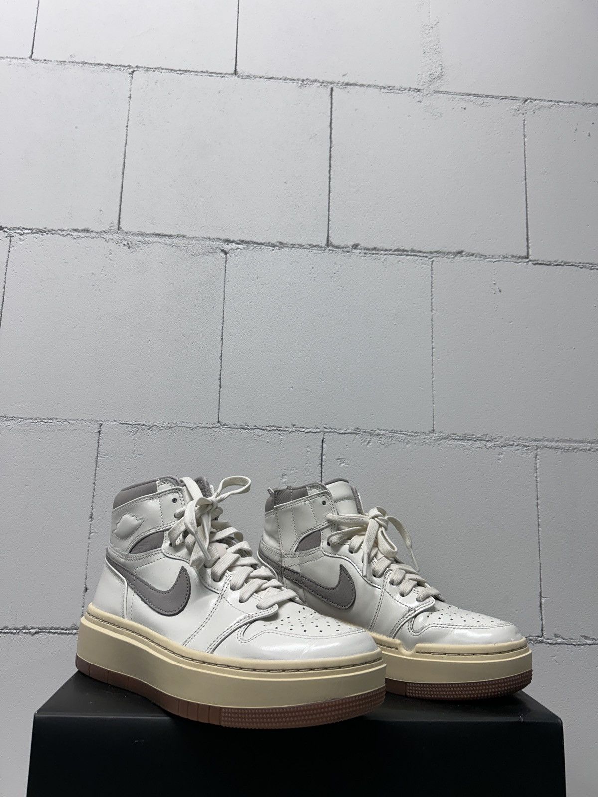 Jordan Brand × Nike Nike Air Jordan 1 Elevate High SE US 7.5 / 24.5 cm Size US 5.5 / EU 38 - 2 Thumbnail