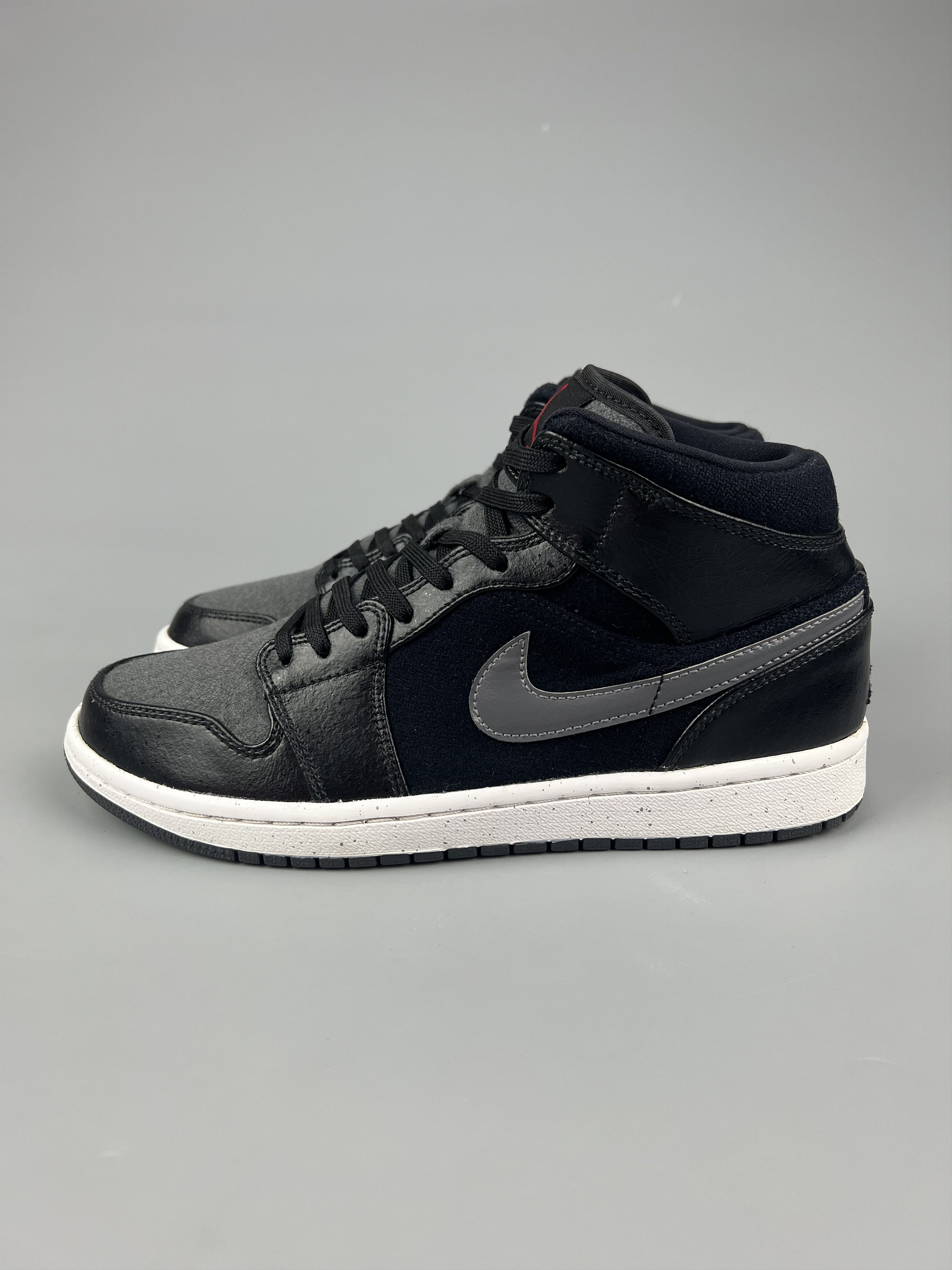 Jordan Brand 2016 Jordan 1 High Top Basketball Shoes Size US 8 / EU 41 - 2 Thumbnail