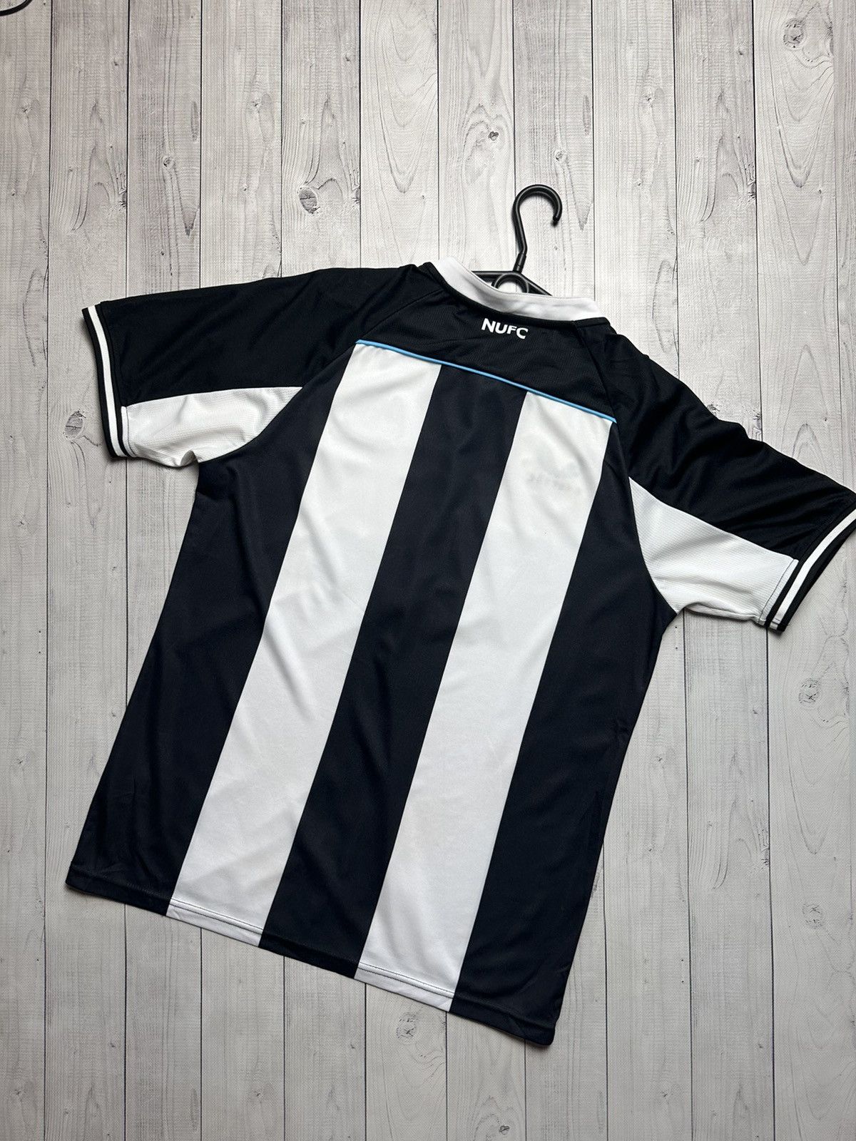 Castore New Castle United Castore soccer jersey size XL striped Size US XL / EU 56 / 4 - 8 Thumbnail