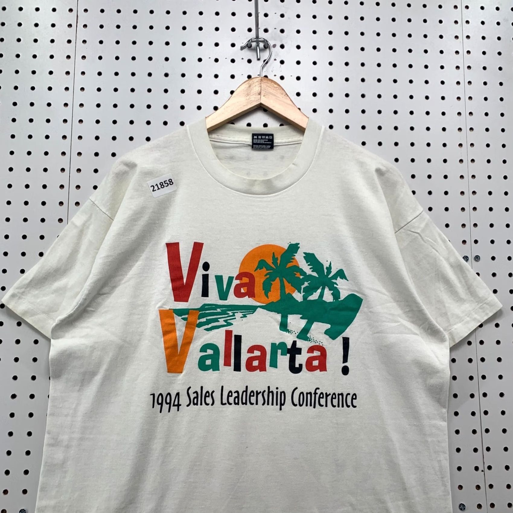 Fruit Of The Loom VINTAGE Wausau Shirt White 1994 Viva Vallarta Single Stitch Mens XL 23x28.5 T-Shirt Fruit of the Loom 90s Beach Size US XL / EU 56 / 4 - 6 Thumbnail