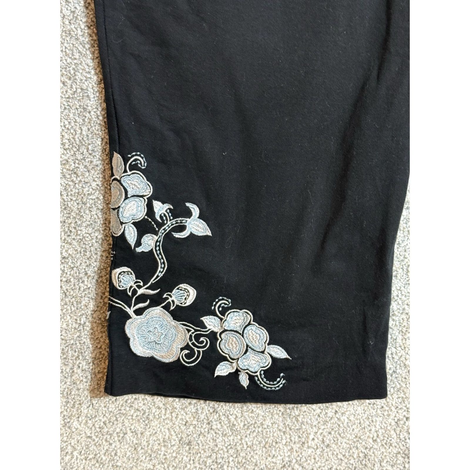 Geoffrey Beene VINTAGE Geoffrey Beene Capri Pants Women Size 16 Embroidered Floral Boho Casual Workwear Pant 90s 2000s Size 38" / US 16 / IT 52 - 2 Thumbnail