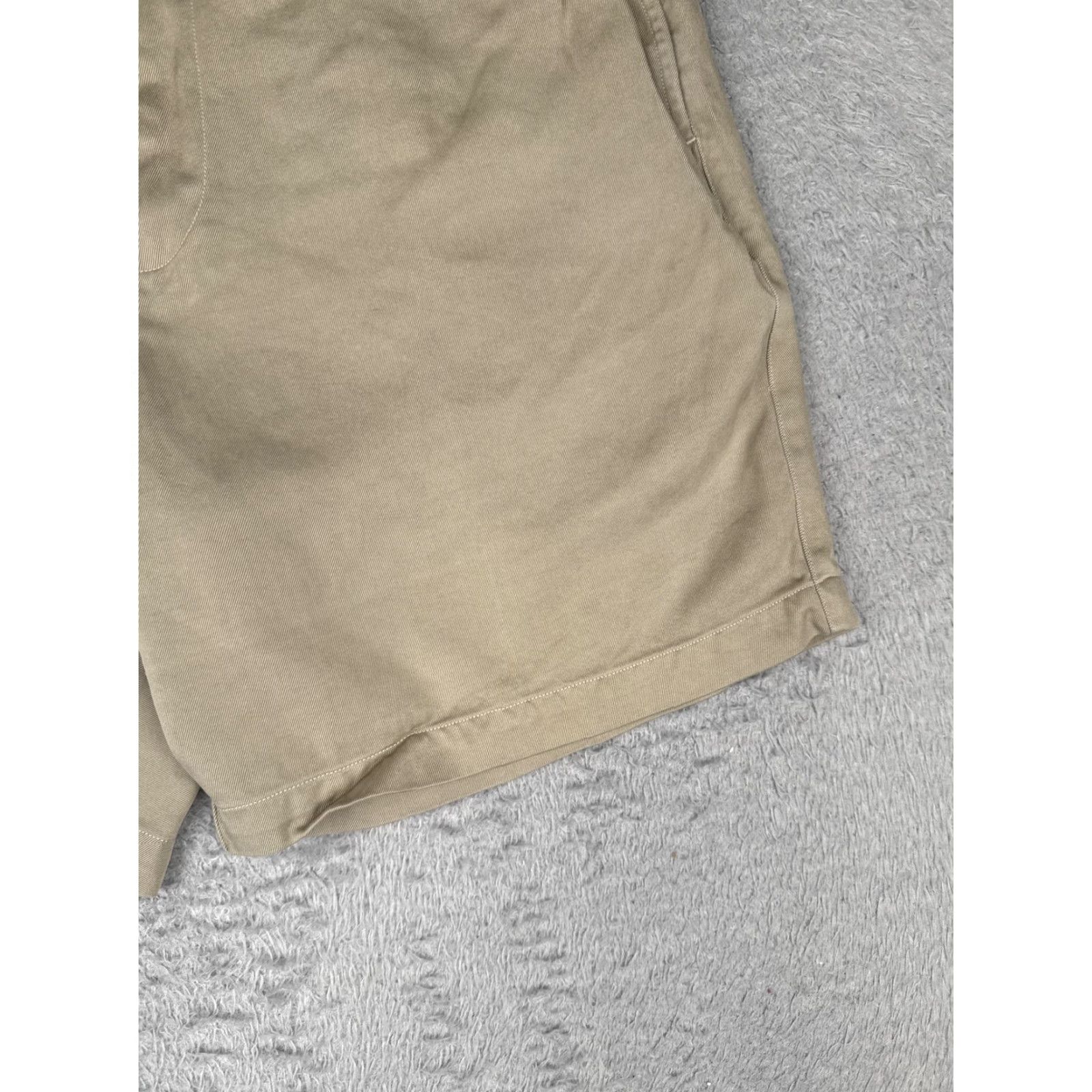 Tommy Bahama Tommy Bahama Shorts Mens 33 Khaki 100% Silk Chino Flat Front Golf Casual Size US 33 - 2 Thumbnail