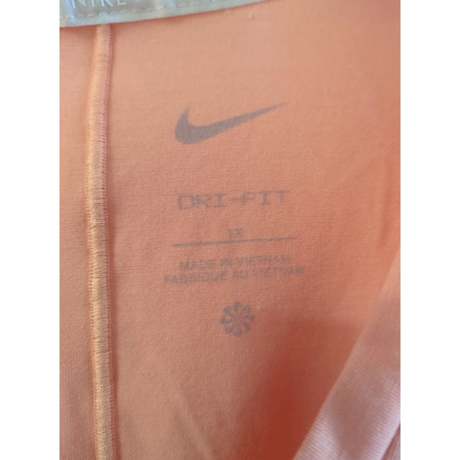 Nike Nike Women’s Dri-Fit One Luxe Twist Cropped Shirt 1X Pink Cropped Nike Women’s Activewear Shirt 1X Pink Womens Mens? Size XL / US 12-14 / IT 48-50 - 3 Thumbnail