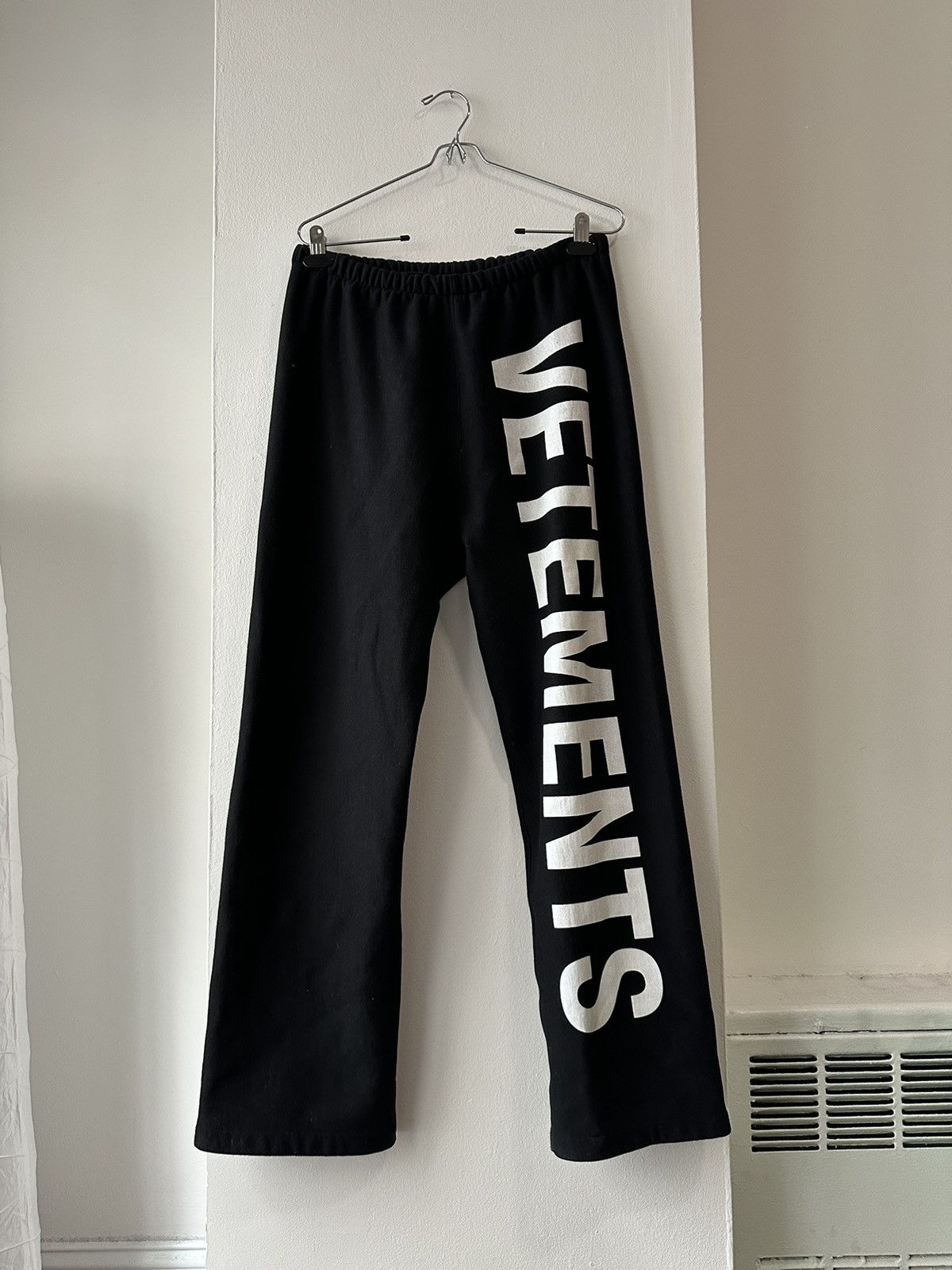 Pre-owned Vetements Side Logo Sweatpants In Black