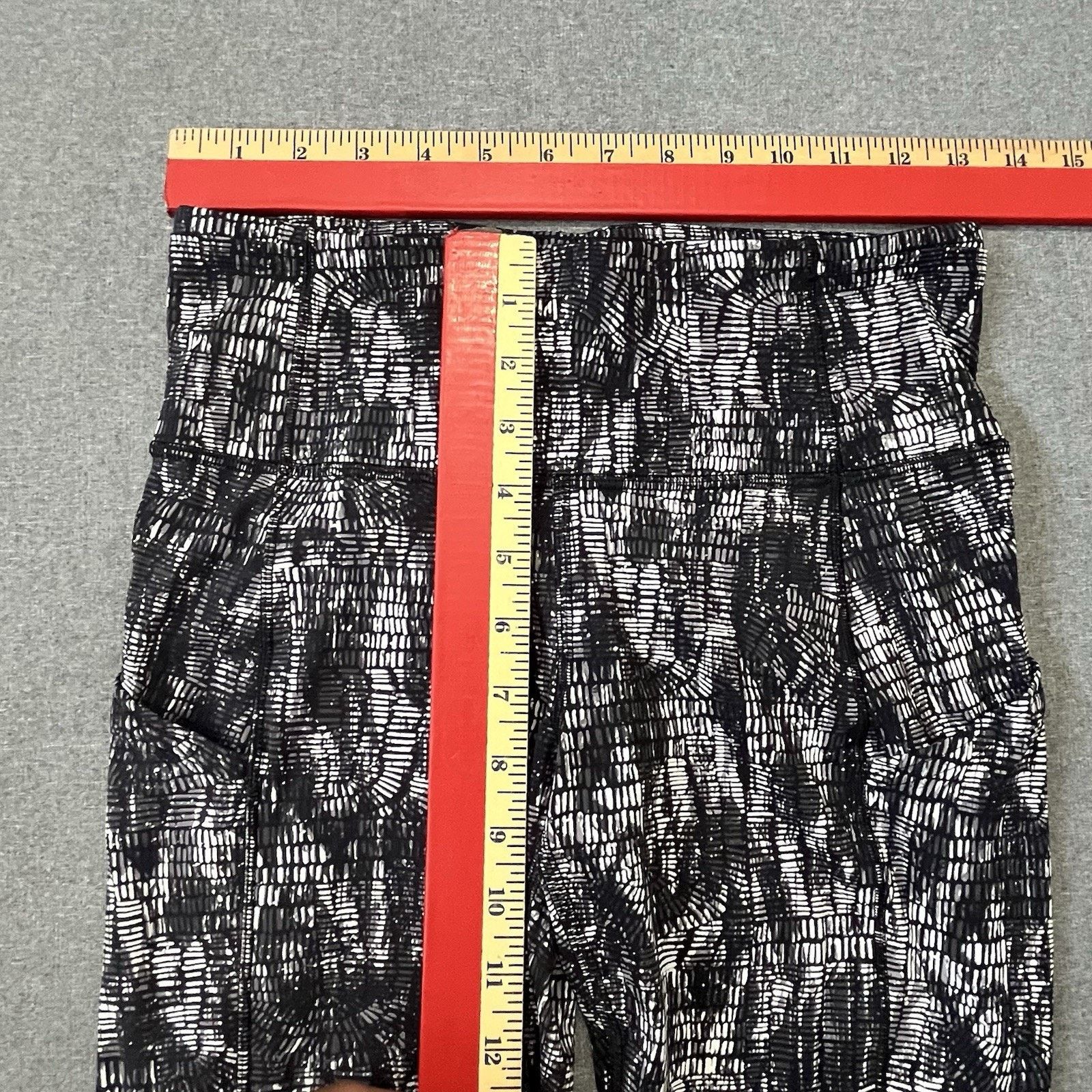 Lululemon Lululemon InStill Leggings Women’s 6 High-Rise Crop Black Size 28" / US 6 / IT 42 - 3 Thumbnail