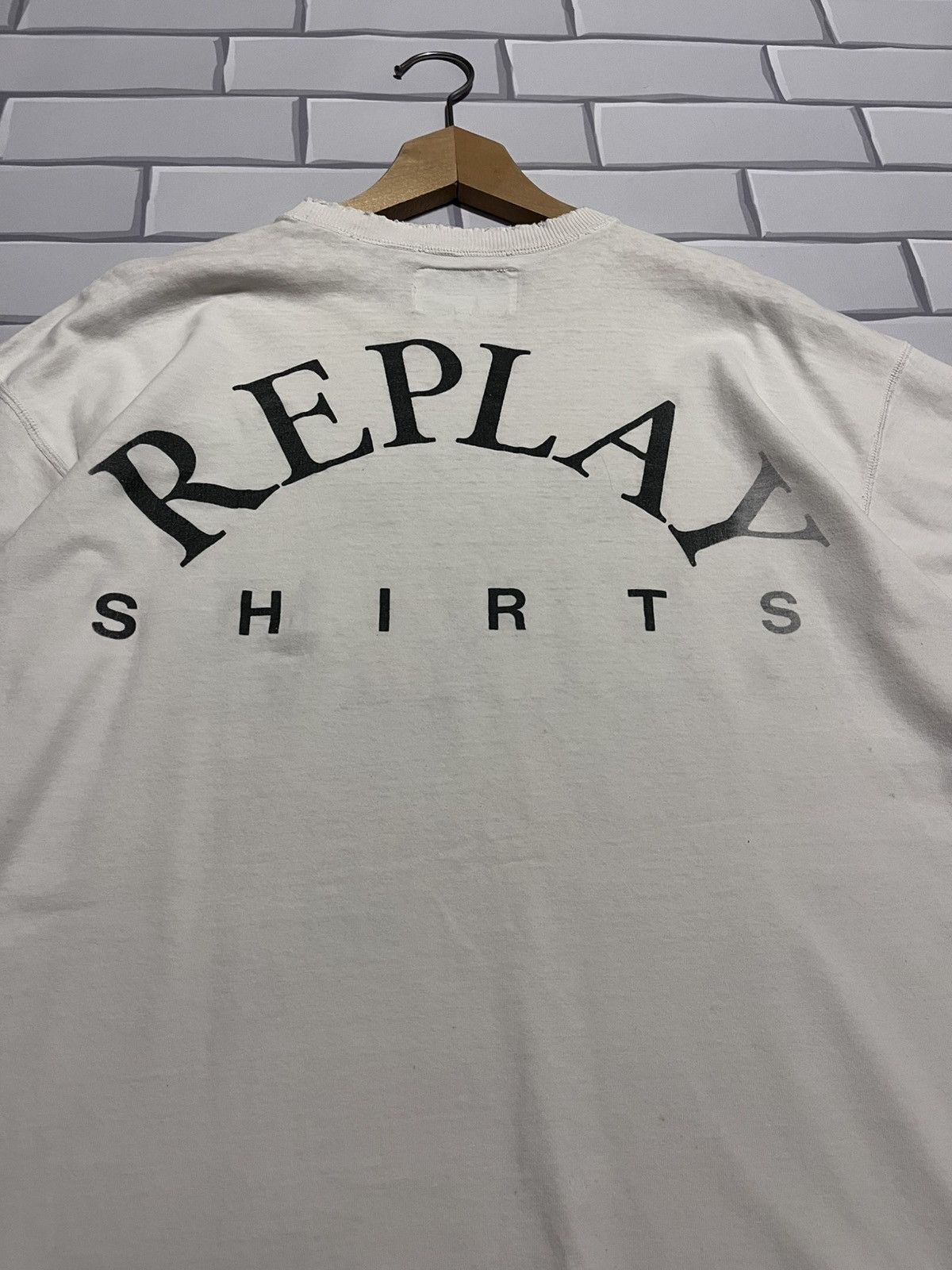 Replay 💥 Replay “Shirts” Crest Logo Tee 90s Made in Italy Size US L / EU 52-54 / 3 - 12 Thumbnail