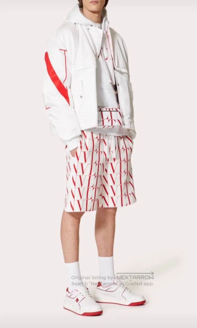 Valentino Valentino Full printed shorts Size US 30 / EU 46 - 1 Thumbnail