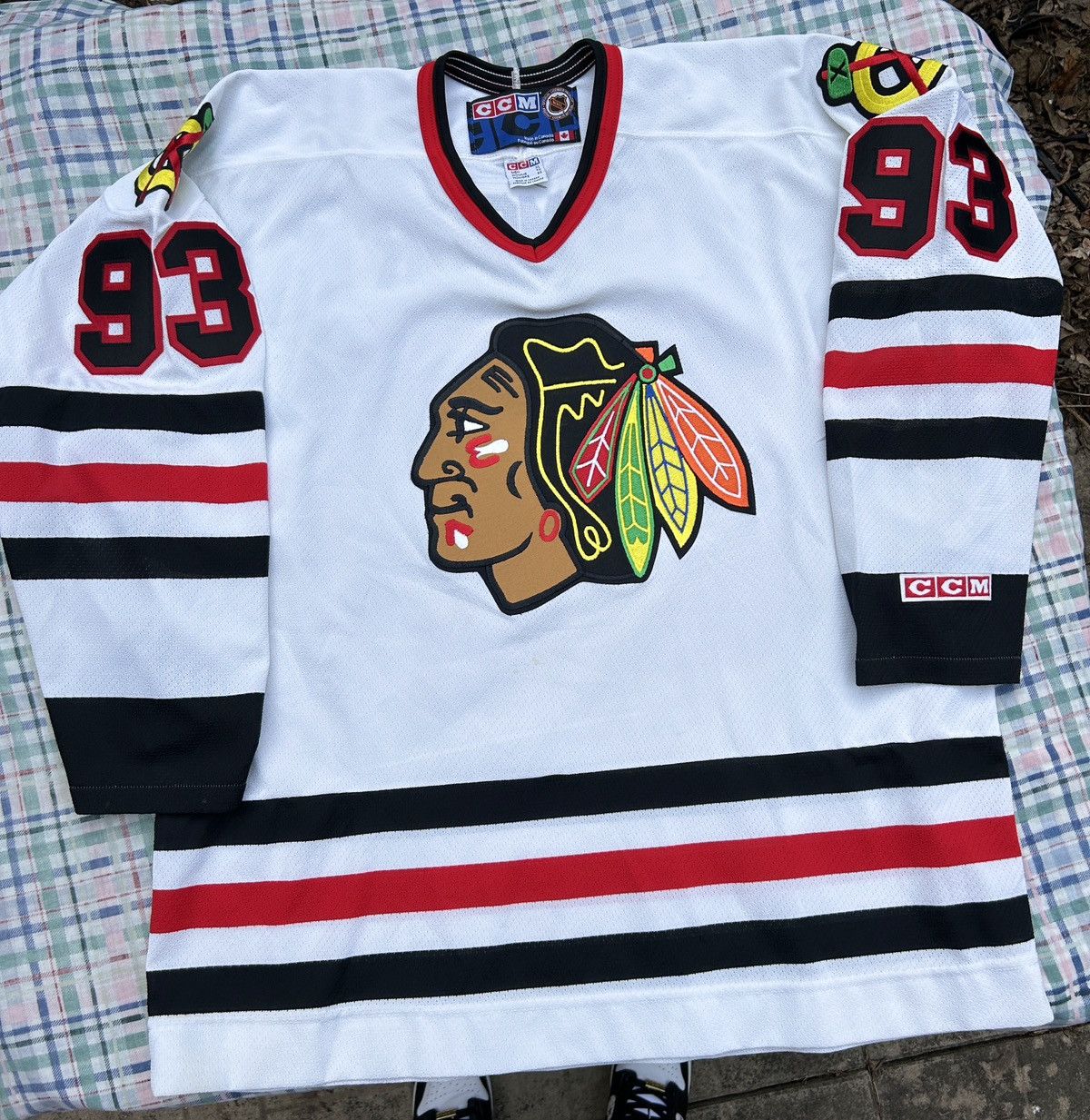 image of Vintage Ccm Chicago Blackhawks Doug Gilmour Nhl Jersey in Red Black White, Men's (Size XL)