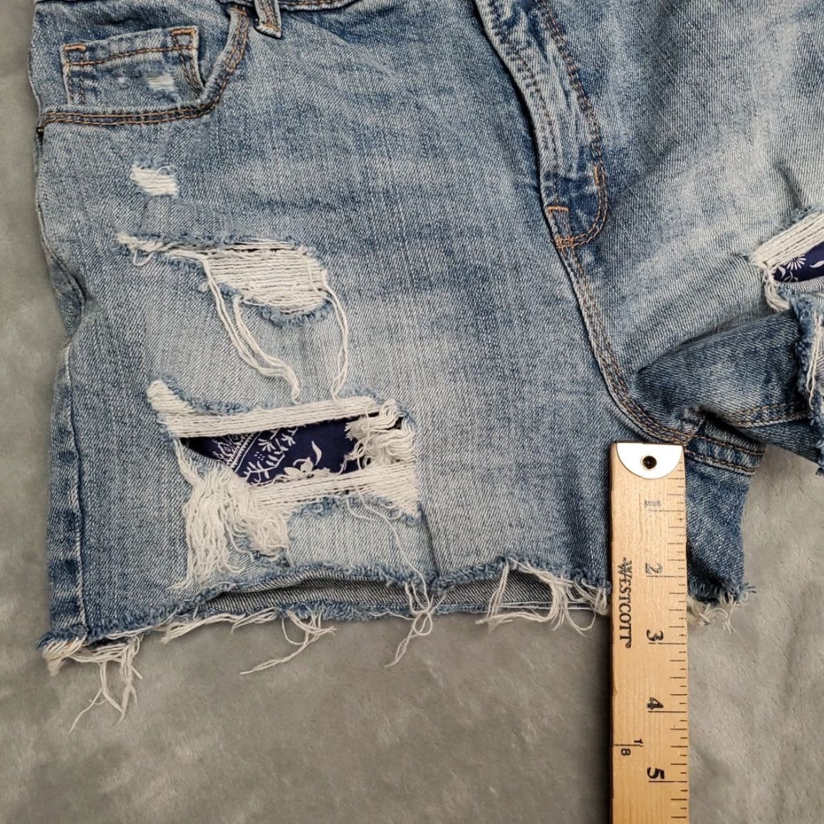 Old Navy Hollister Shorts Womens 25 Denim Micro Mini Low Rise Rolled Cuff Distressed Y2K - 6 Blue 5-Pocket Design Womens Jeans Shorts Size 28" / US 6 / IT 42 - 7 Thumbnail