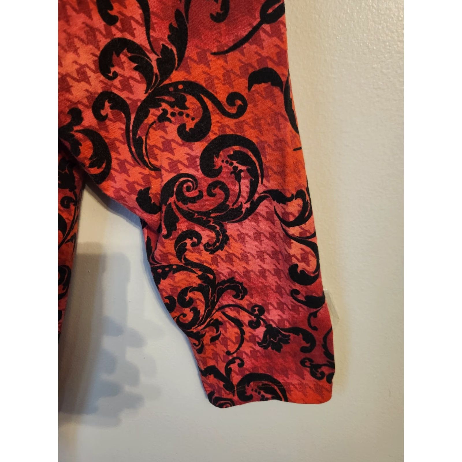 Essentials Liz & Me Essentials Red Lace Trim Floral Houndstooth Print Top 3X Women's Blouse Long Sleeve V-Neck Casual Relaxed Cotton Lace 100% Tagless Easy Care# Size XXL / US 16-18 / IT 52-54 - 4 Thumbnail