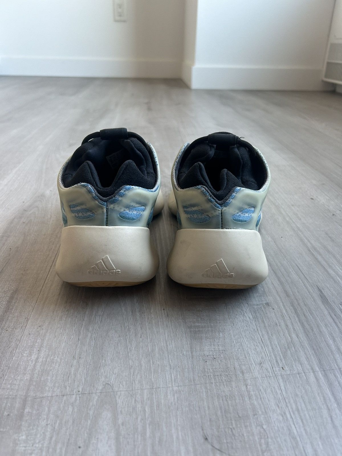Adidas × Yeezy Yeezy 700 V3 Kyanite Size US 9 / EU 42 - 4 Thumbnail