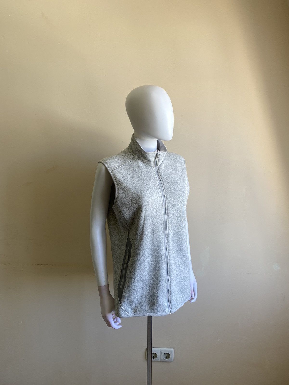 Arc'teryx Arcteryx Womens Grey Fleece Vest Size L Size L / US 10 / IT 46 - 8 Thumbnail